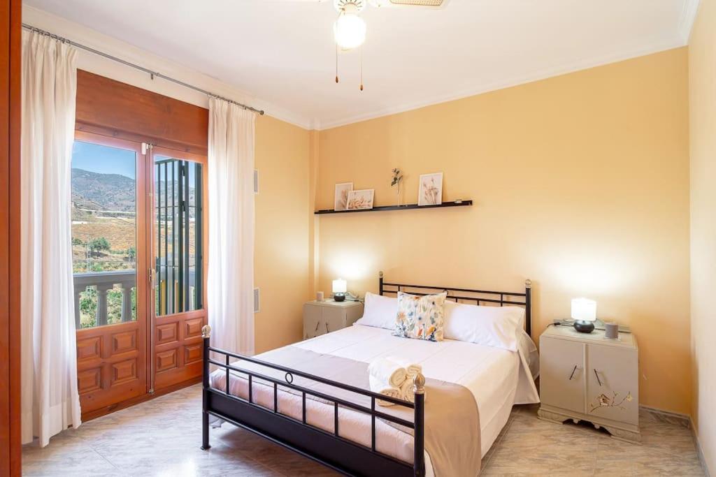 Dream villa with parking, private pool and see views