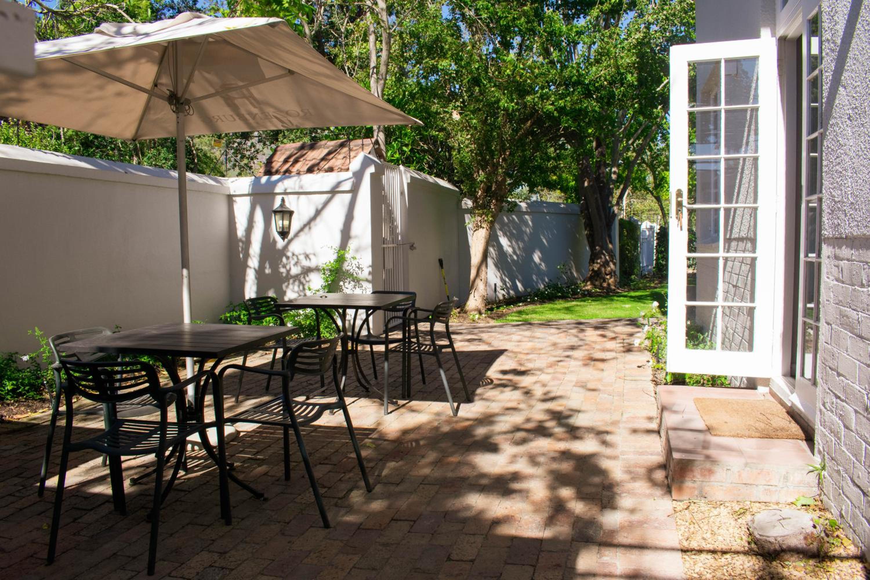 Rozenburg Guest House