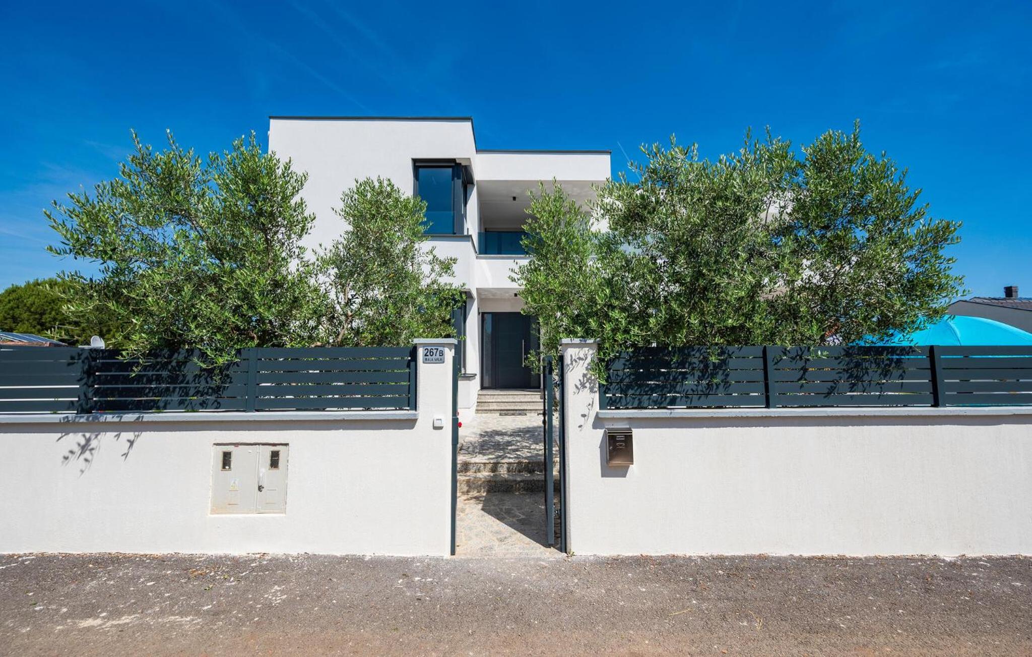 Stunning Home In Valbandon With Wifi