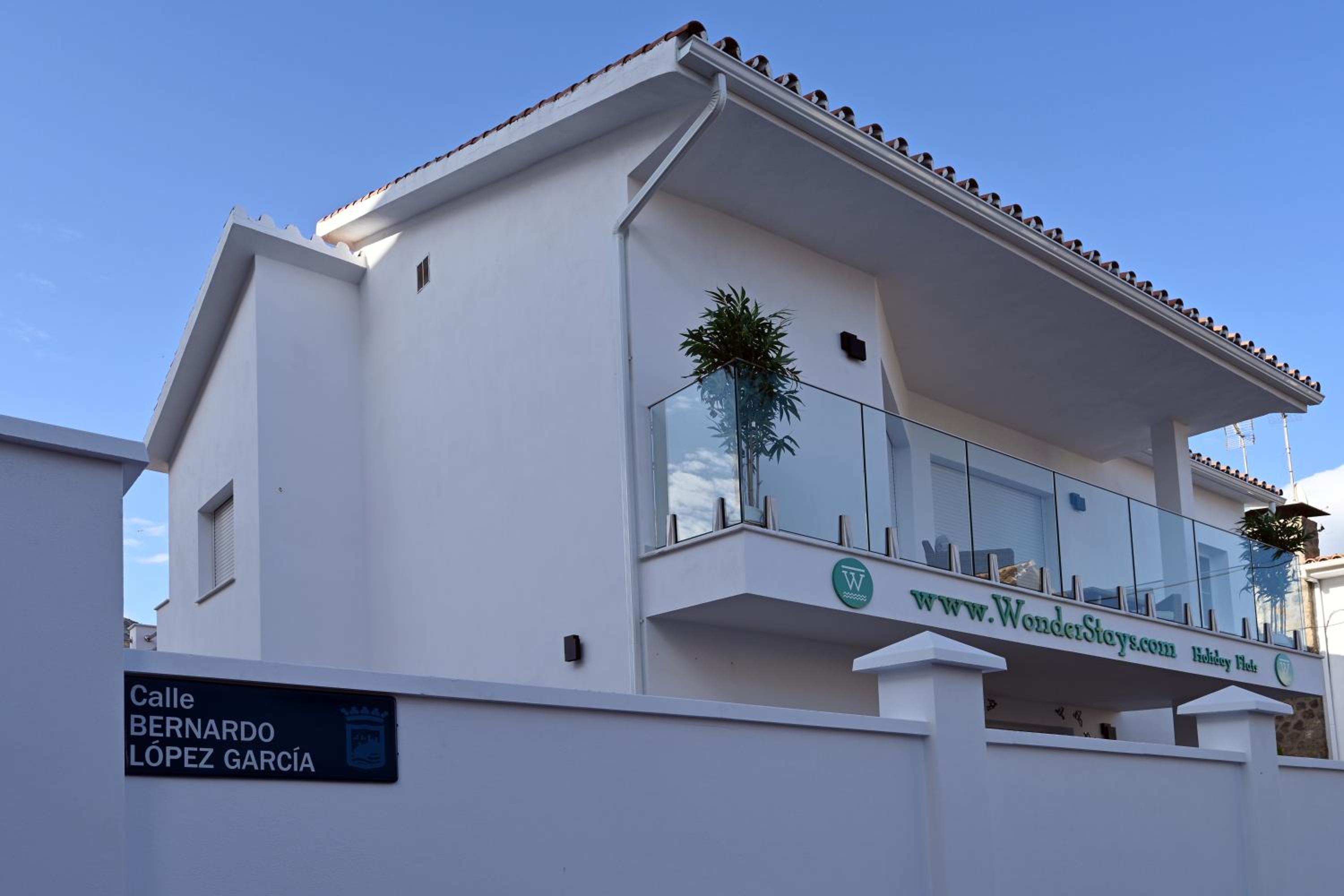 WonderStays Villa Lucía