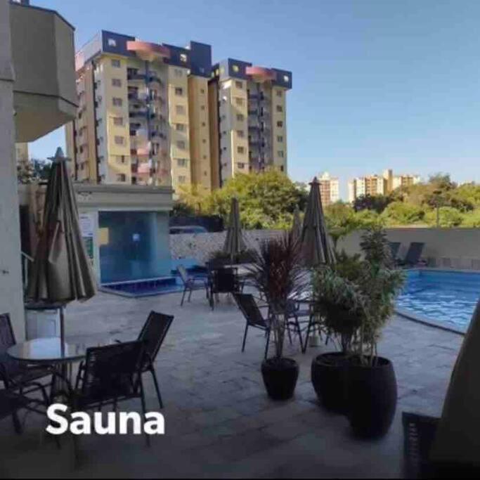Confortável flat climatizado para até 5 pessoas