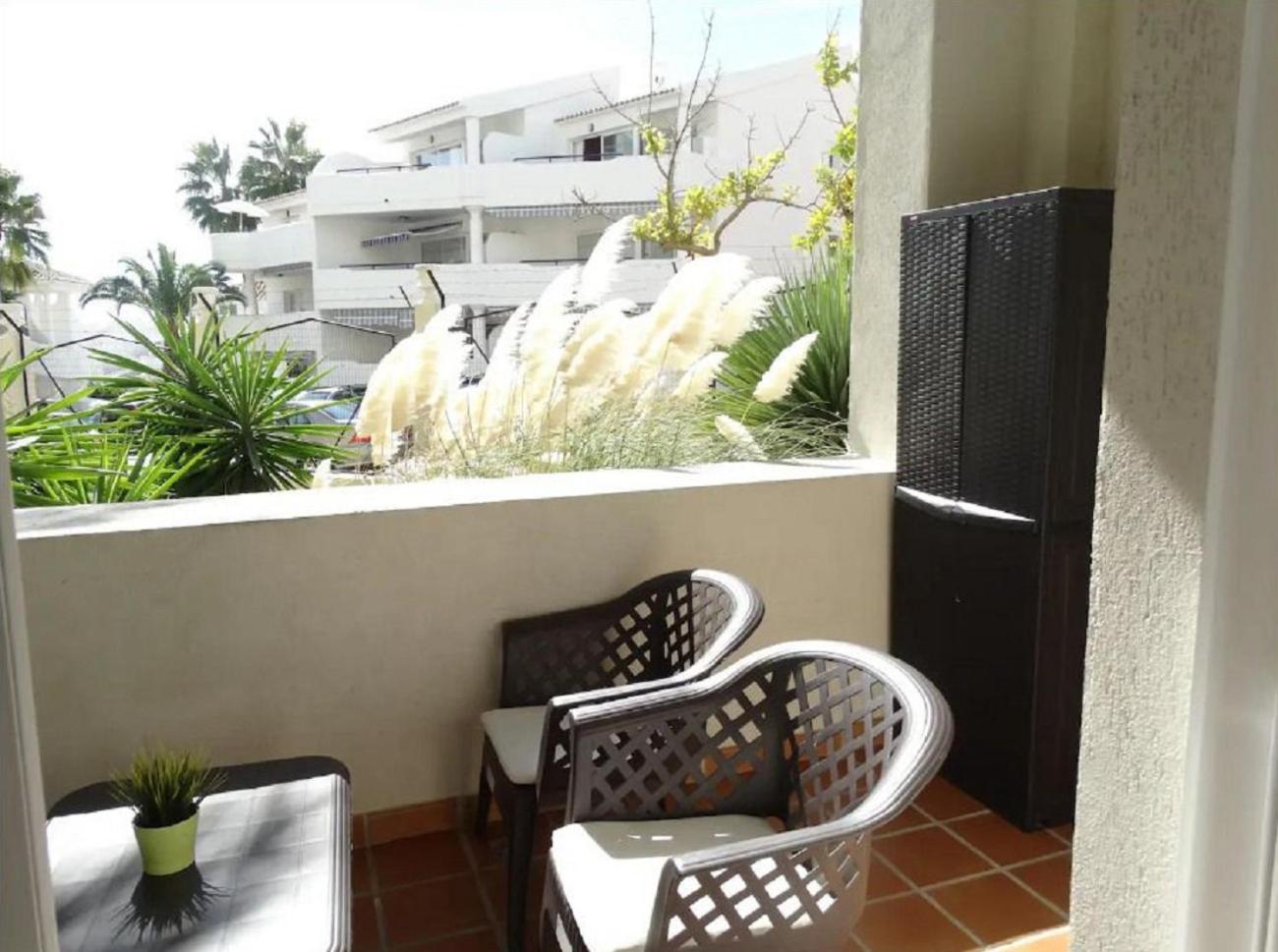 Modern Studio Garden View Benalbeach