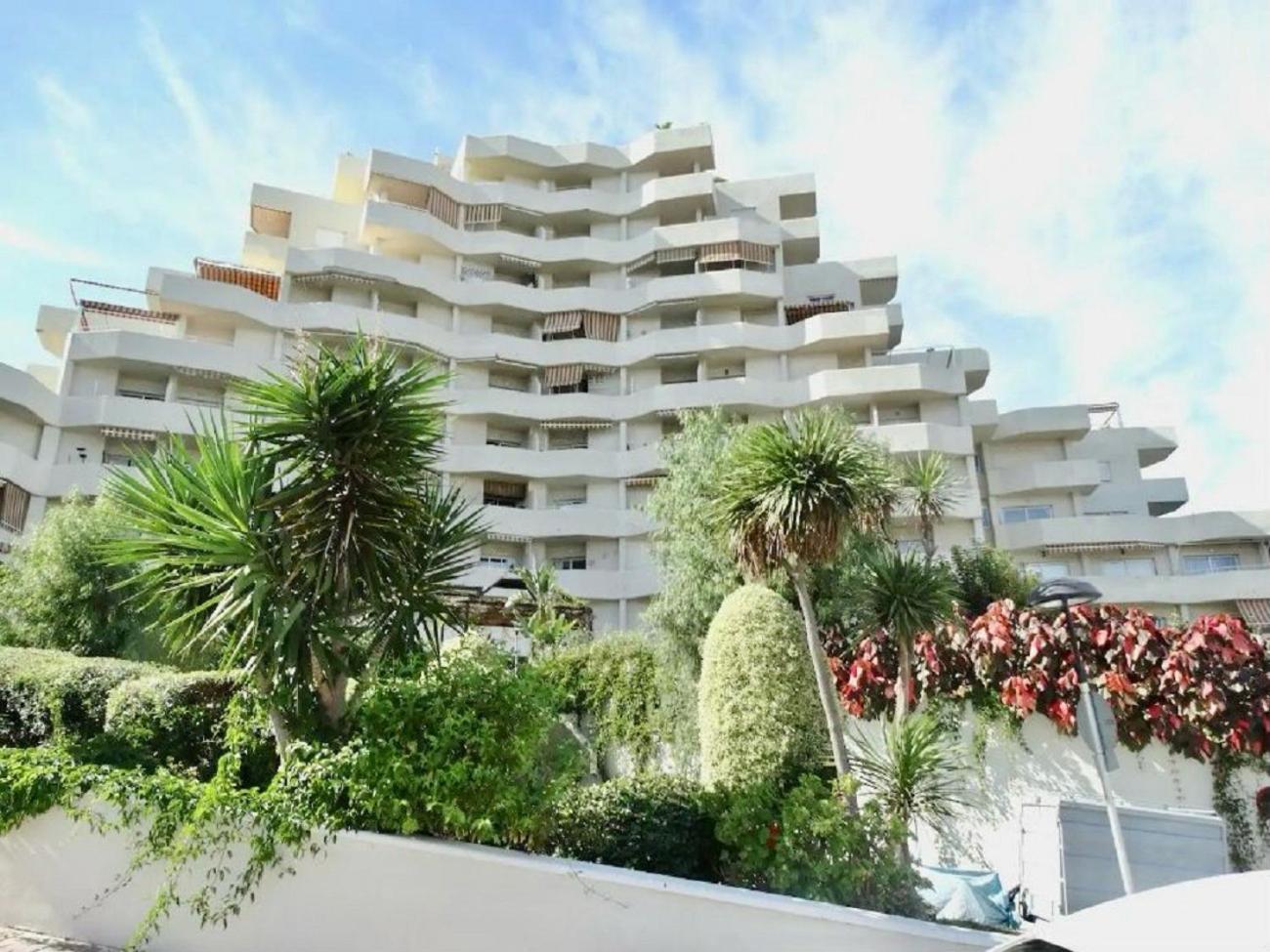 Modern Studio Garden View Benalbeach