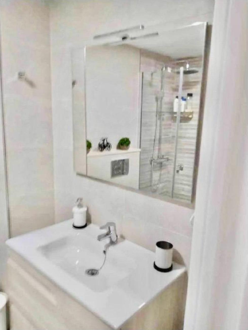 Modern Studio Garden View Benalbeach