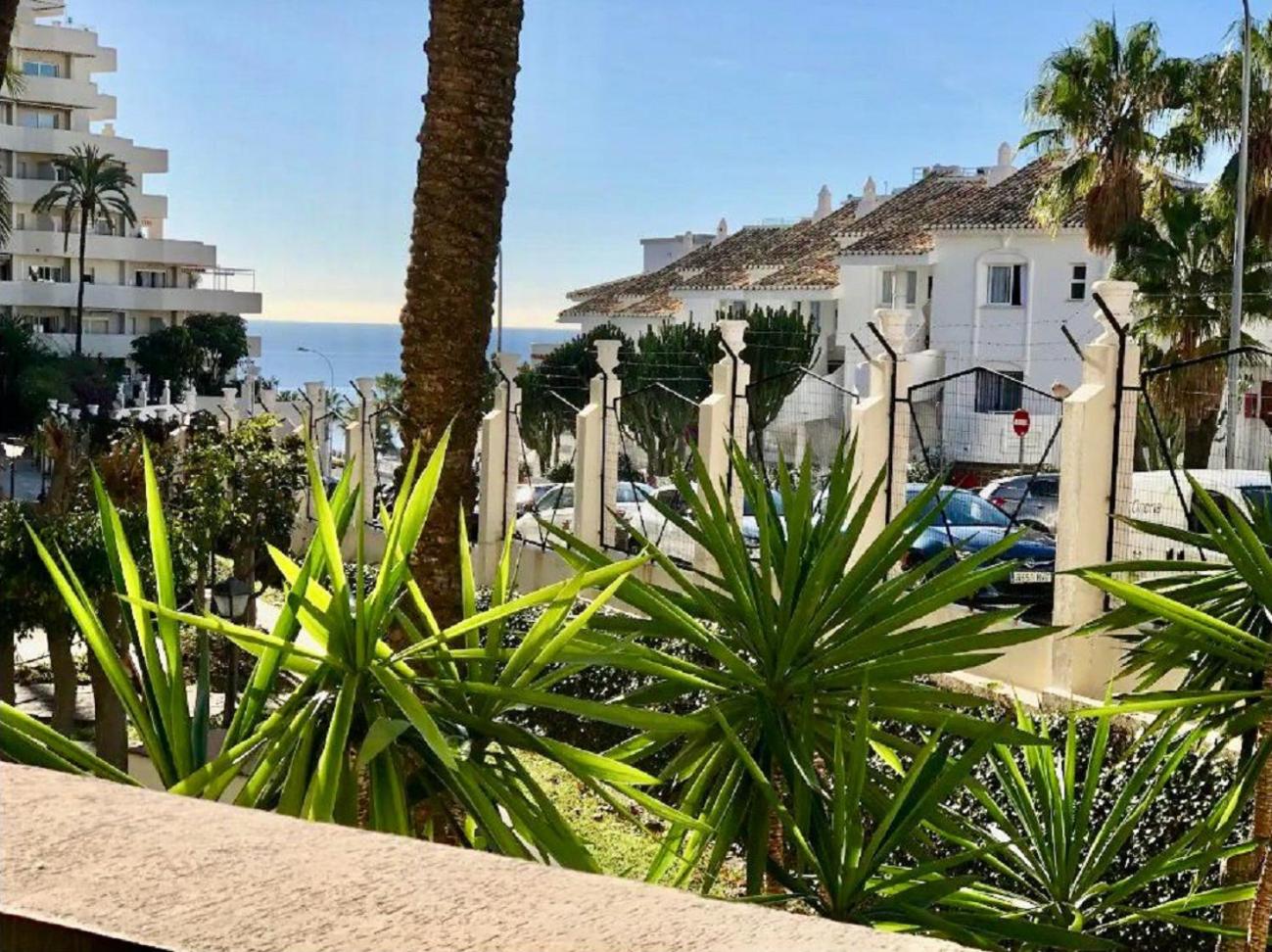 Modern Studio Garden View Benalbeach