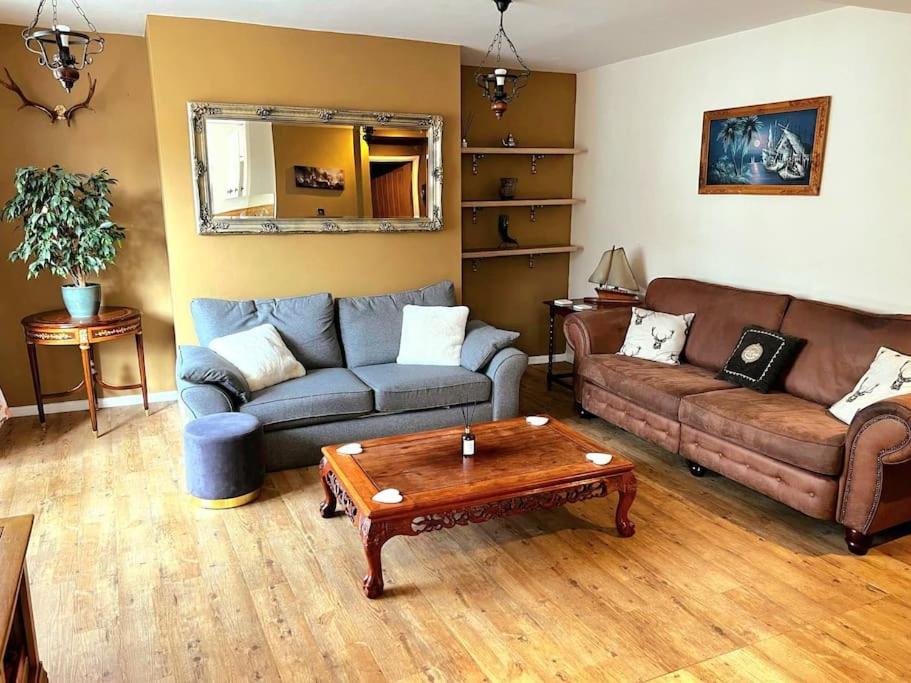 Private Woody Apartment, 2 King Beds, Very Centre Stamford view 5