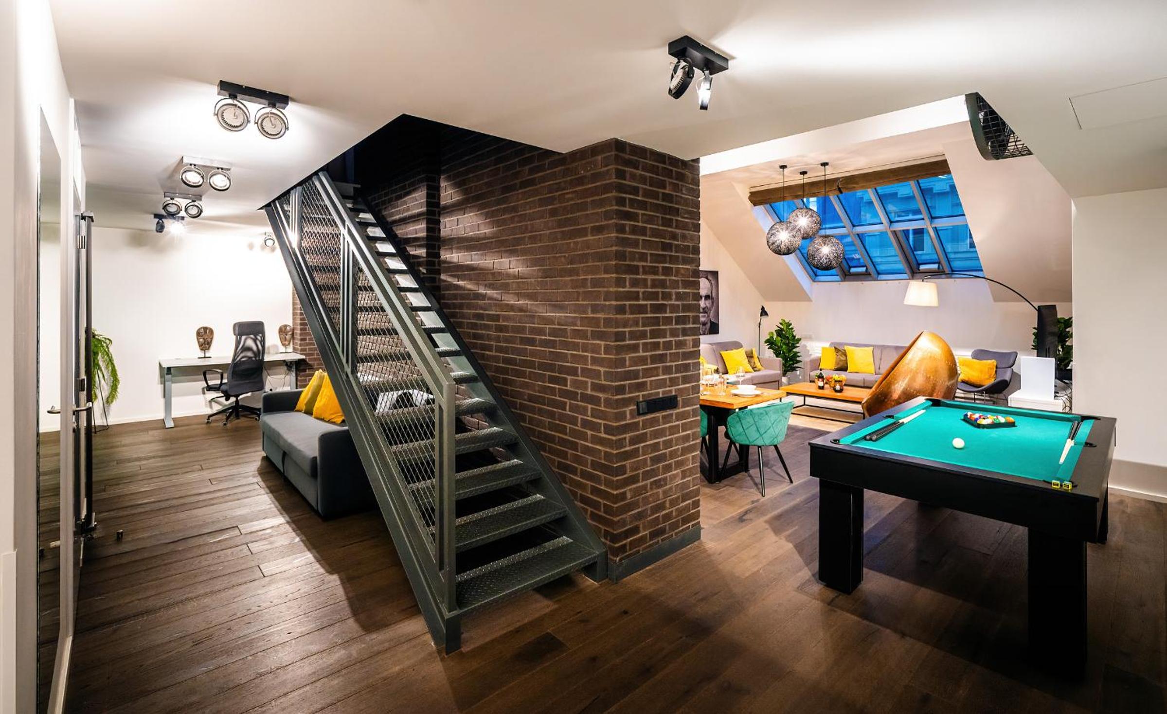 5BR+2Bath Old Town Loft Luxe Brickhouse, A/C