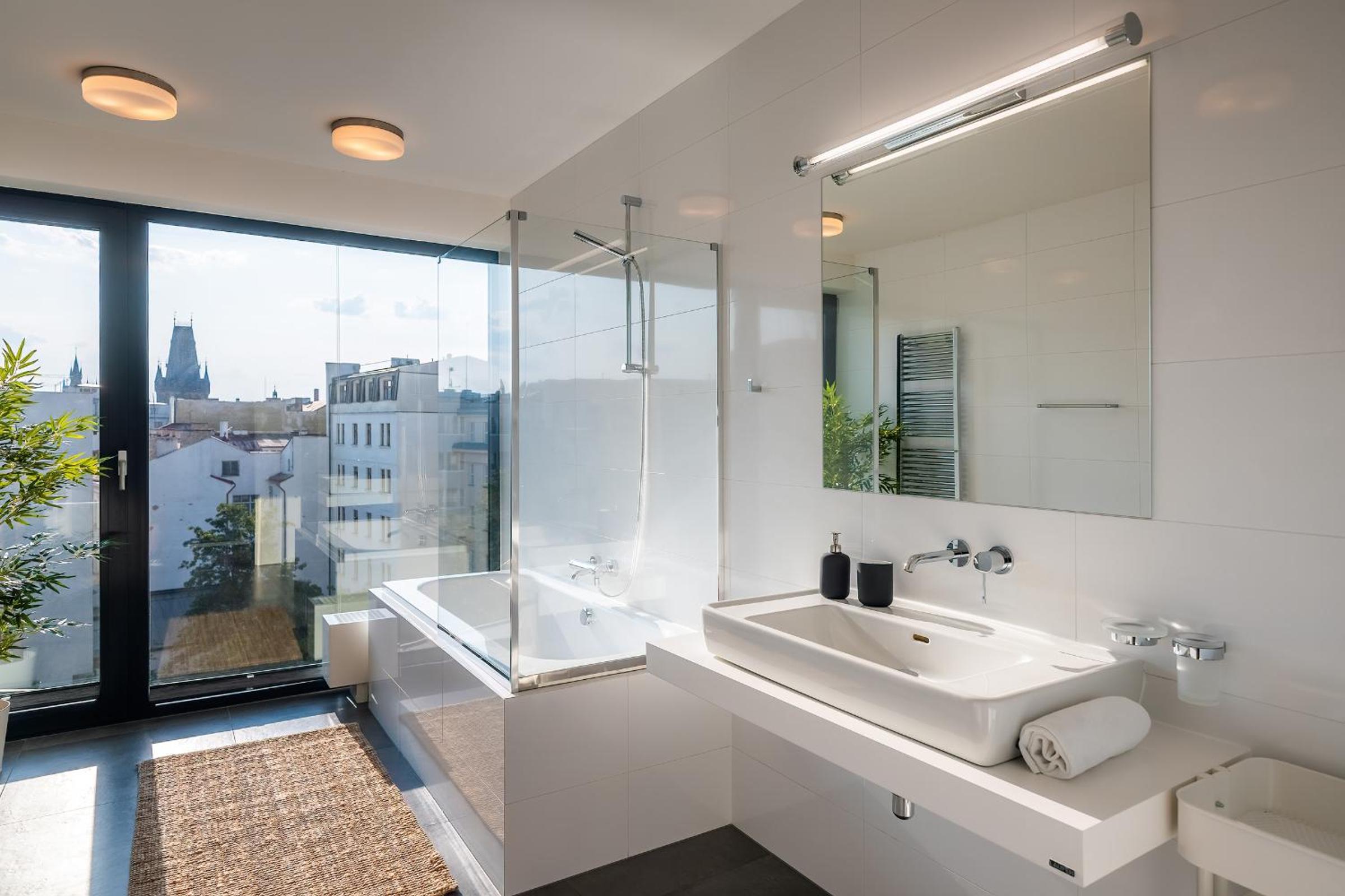 5BR+2Bath Old Town Loft Luxe Brickhouse, A/C