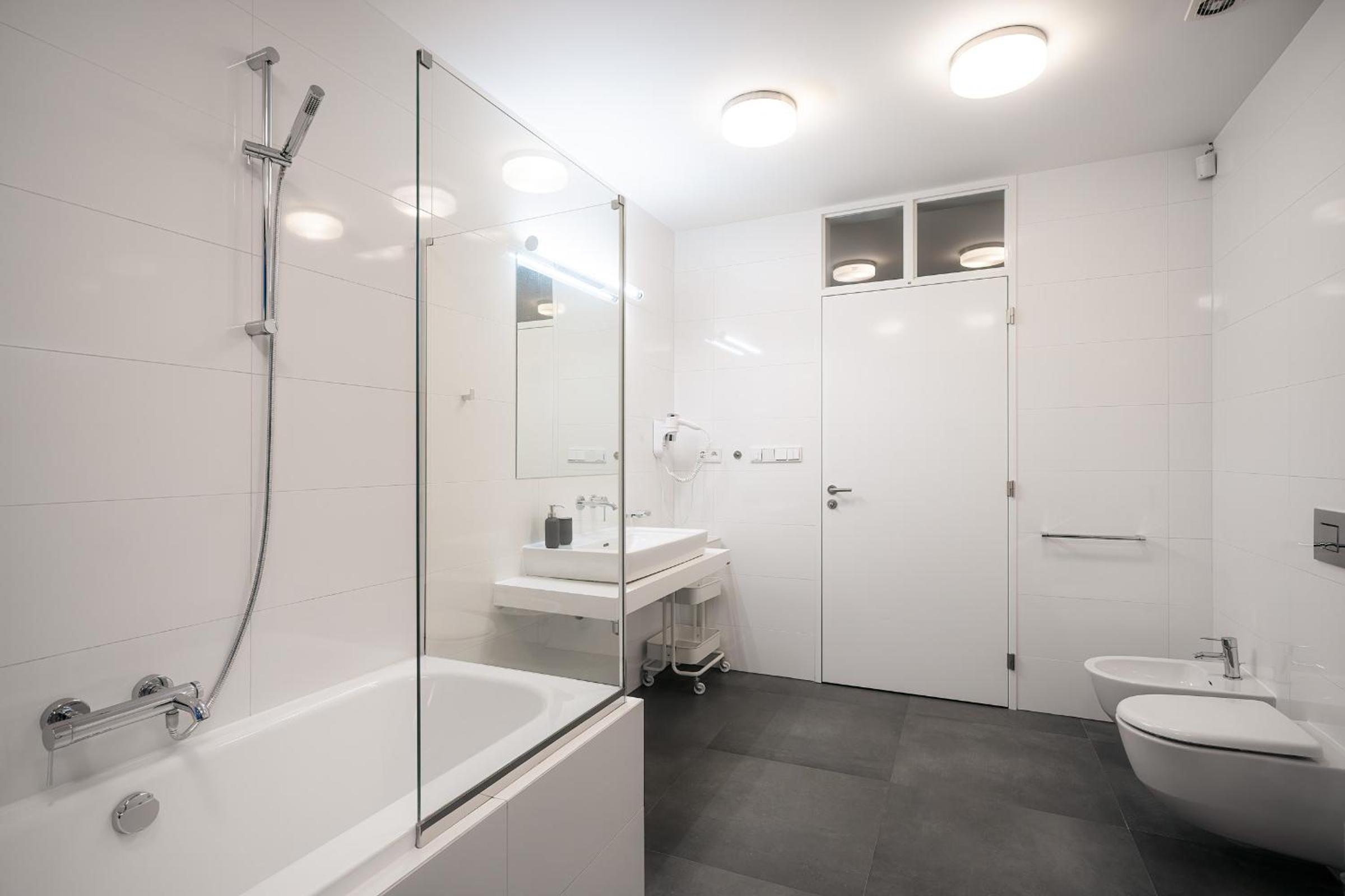 5BR+2Bath Old Town Loft Luxe Brickhouse, A/C