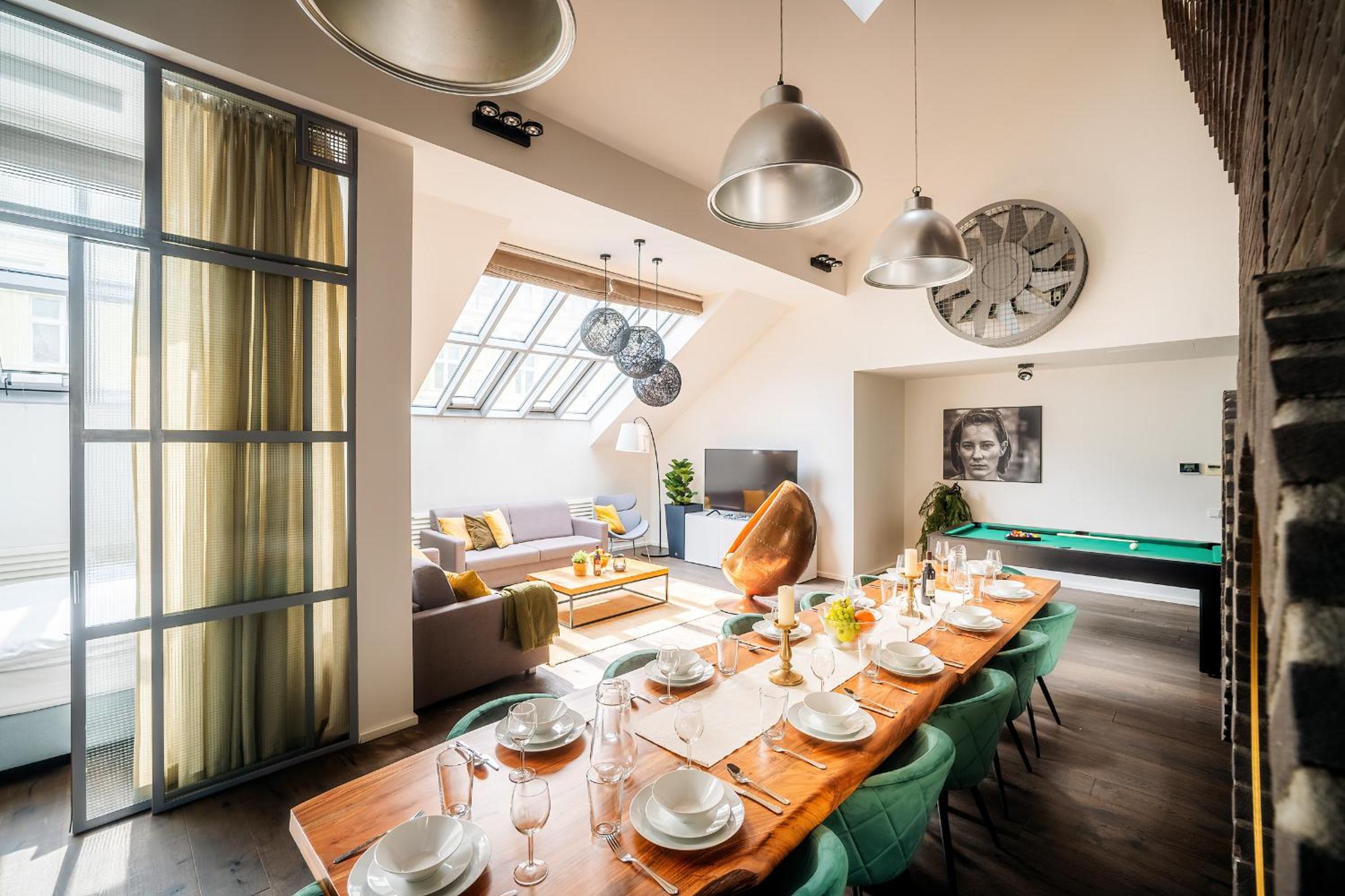 5BR+2Bath Old Town Loft Luxe Brickhouse, A/C