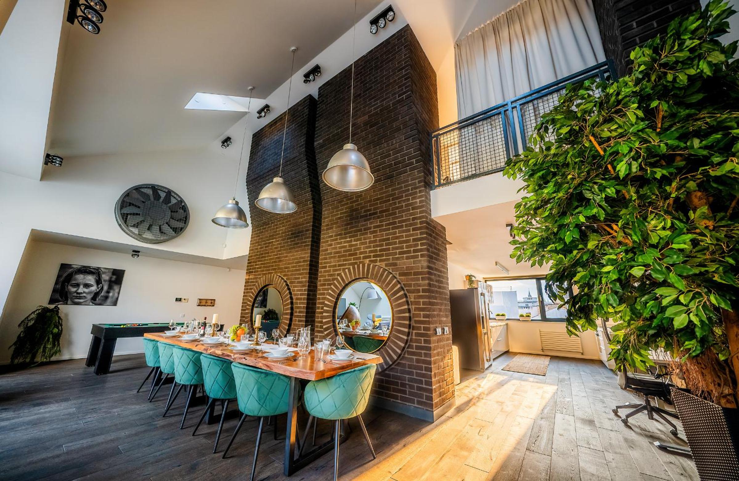 5BR+2Bath Old Town Loft Luxe Brickhouse, A/C