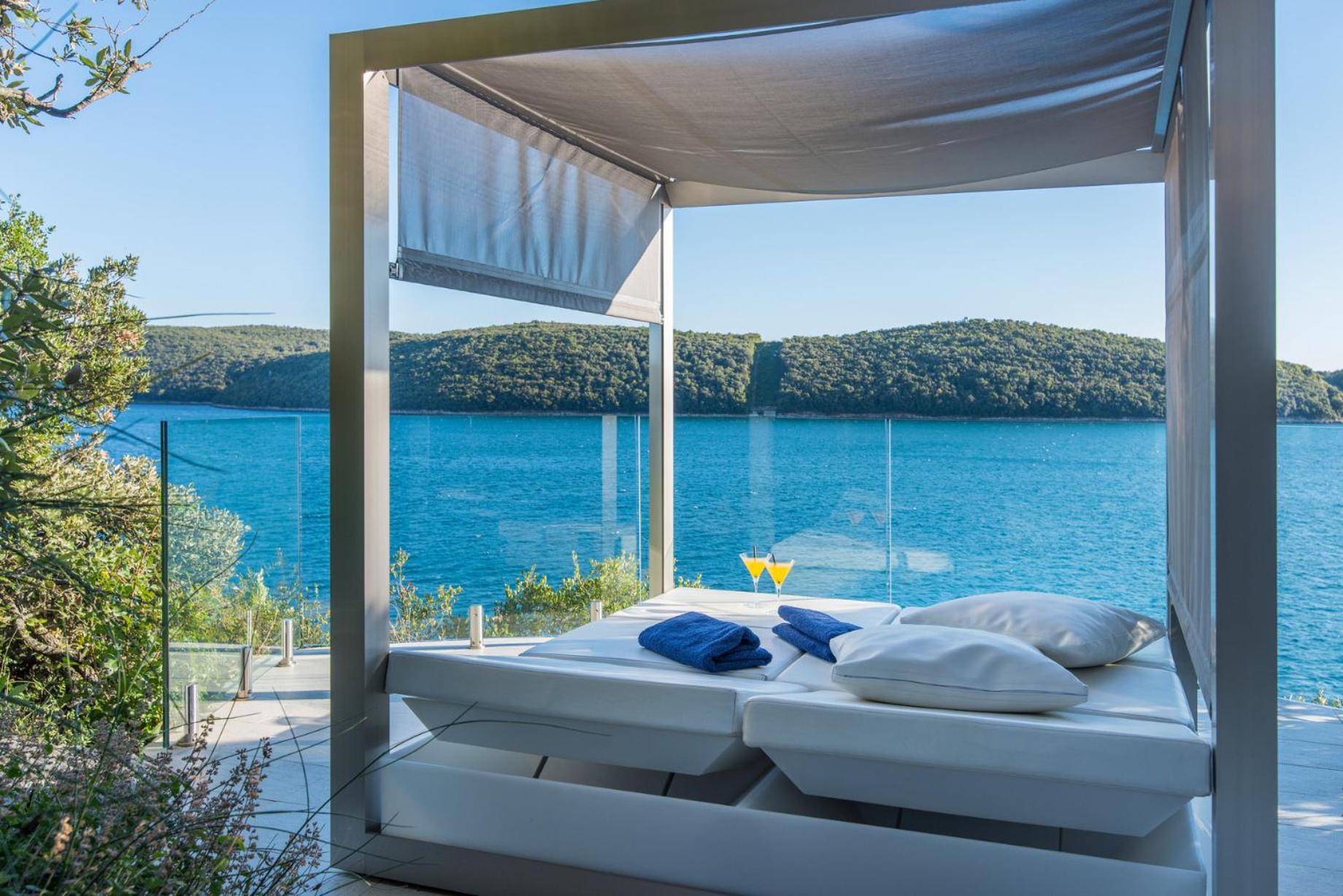 Villa La Reina for 10 people only 20 meters from the sea with sauna & heated pool near Poreč - Daily Housekeeping & Breakfast Service view 4