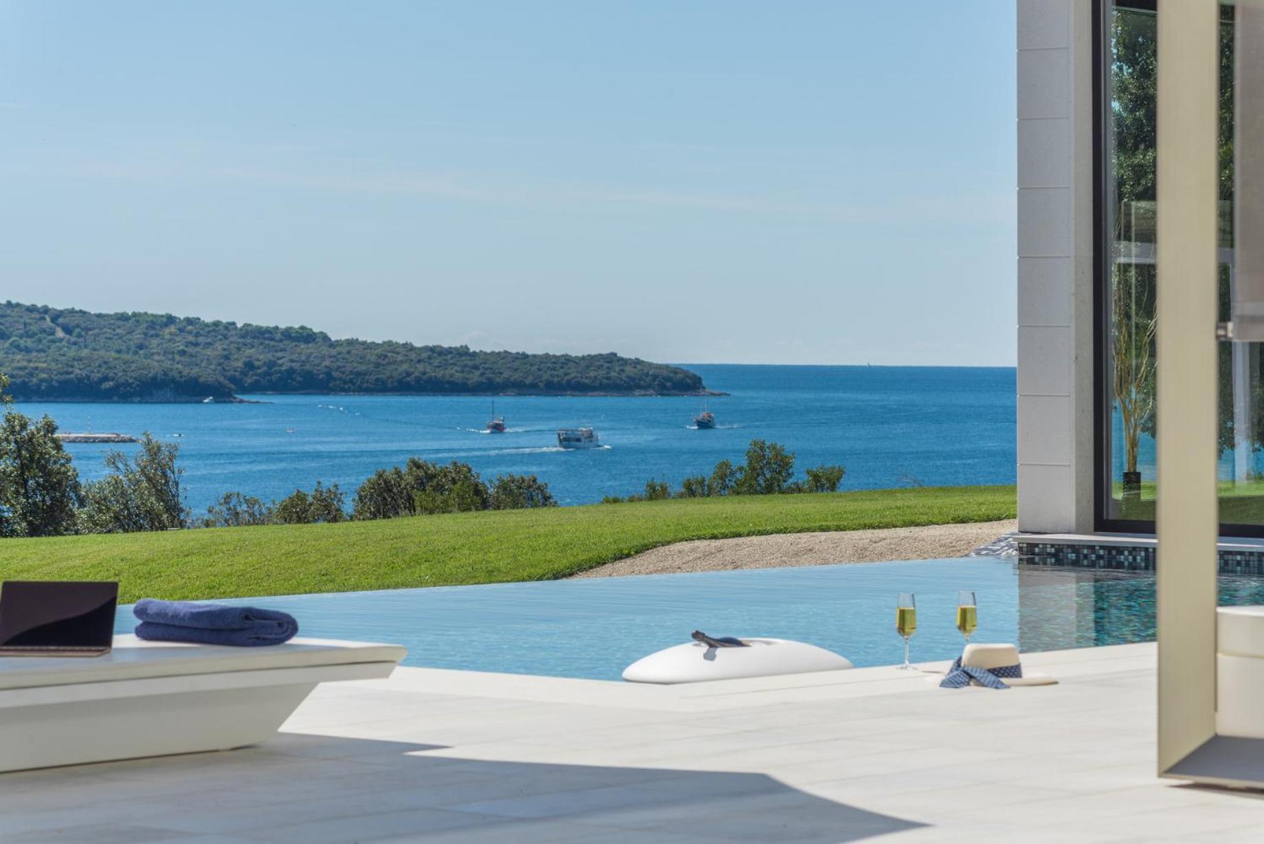 Villa La Reina for 10 people only 20 meters from the sea with sauna & heated pool near Poreč - Daily Housekeeping & Breakfast Service view 2
