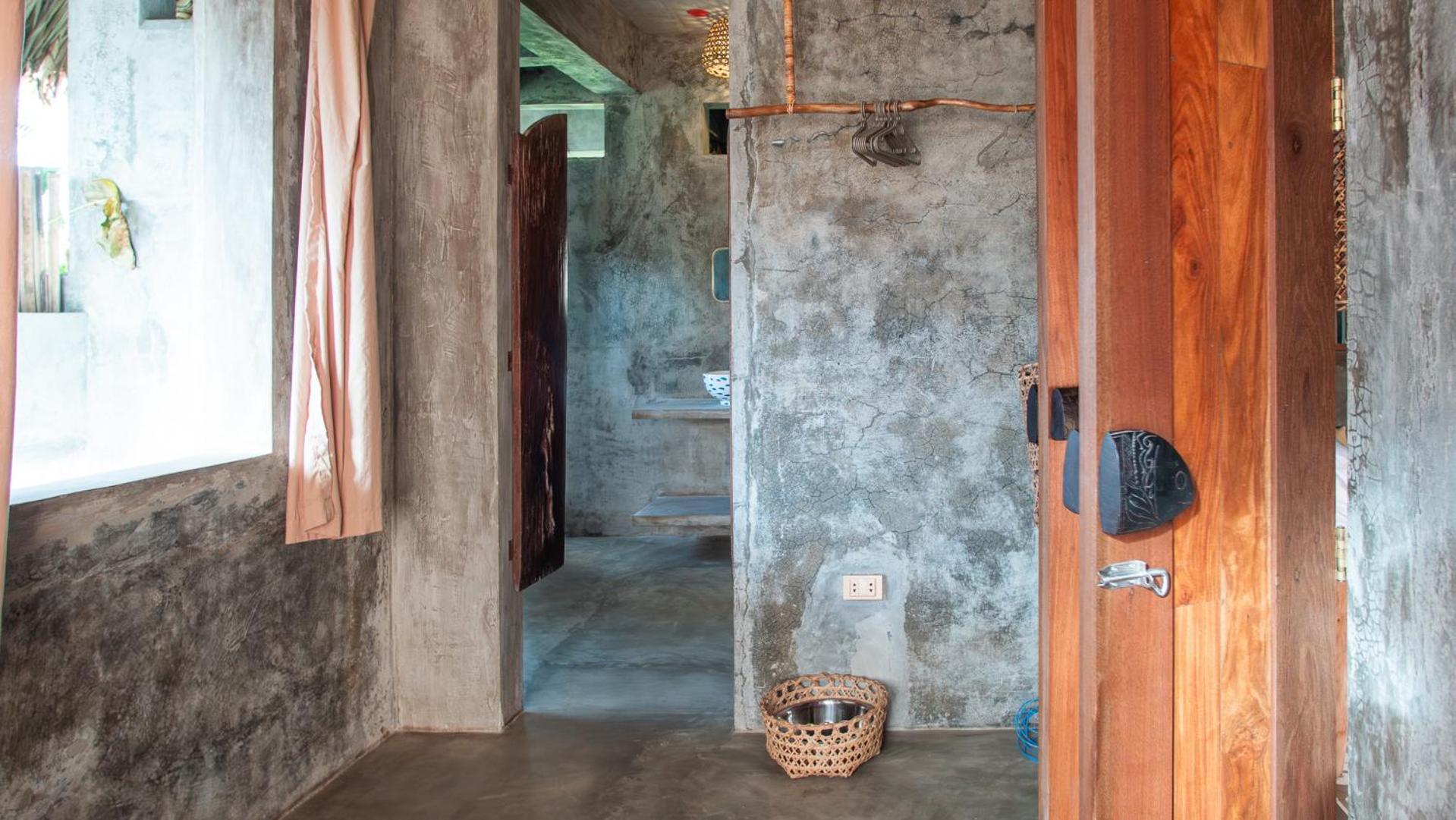 Baia Nest Main House Self Service BNB Near the Beach view 5