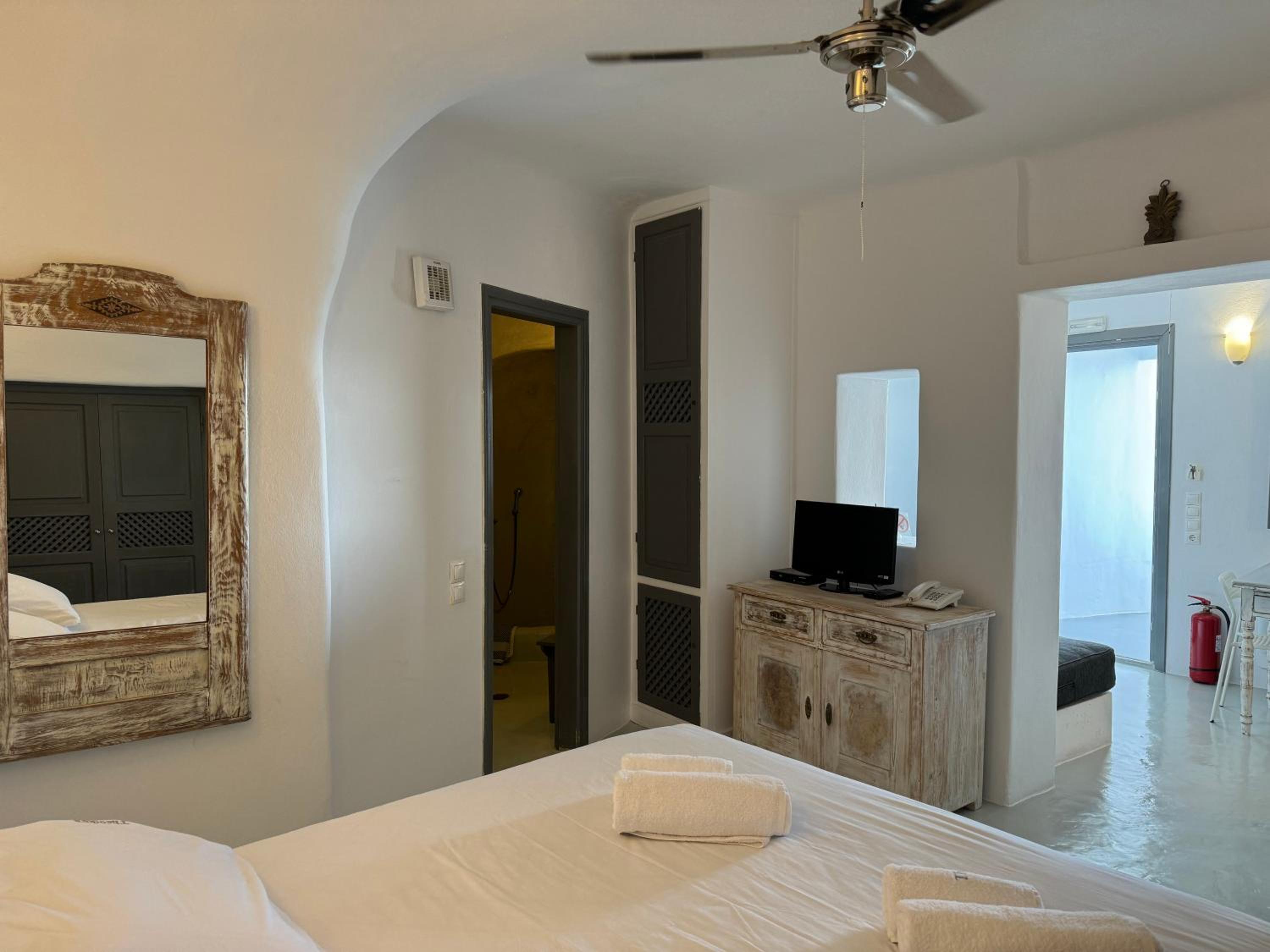 Oia Vacations - Theodora Suites - Property Image 114