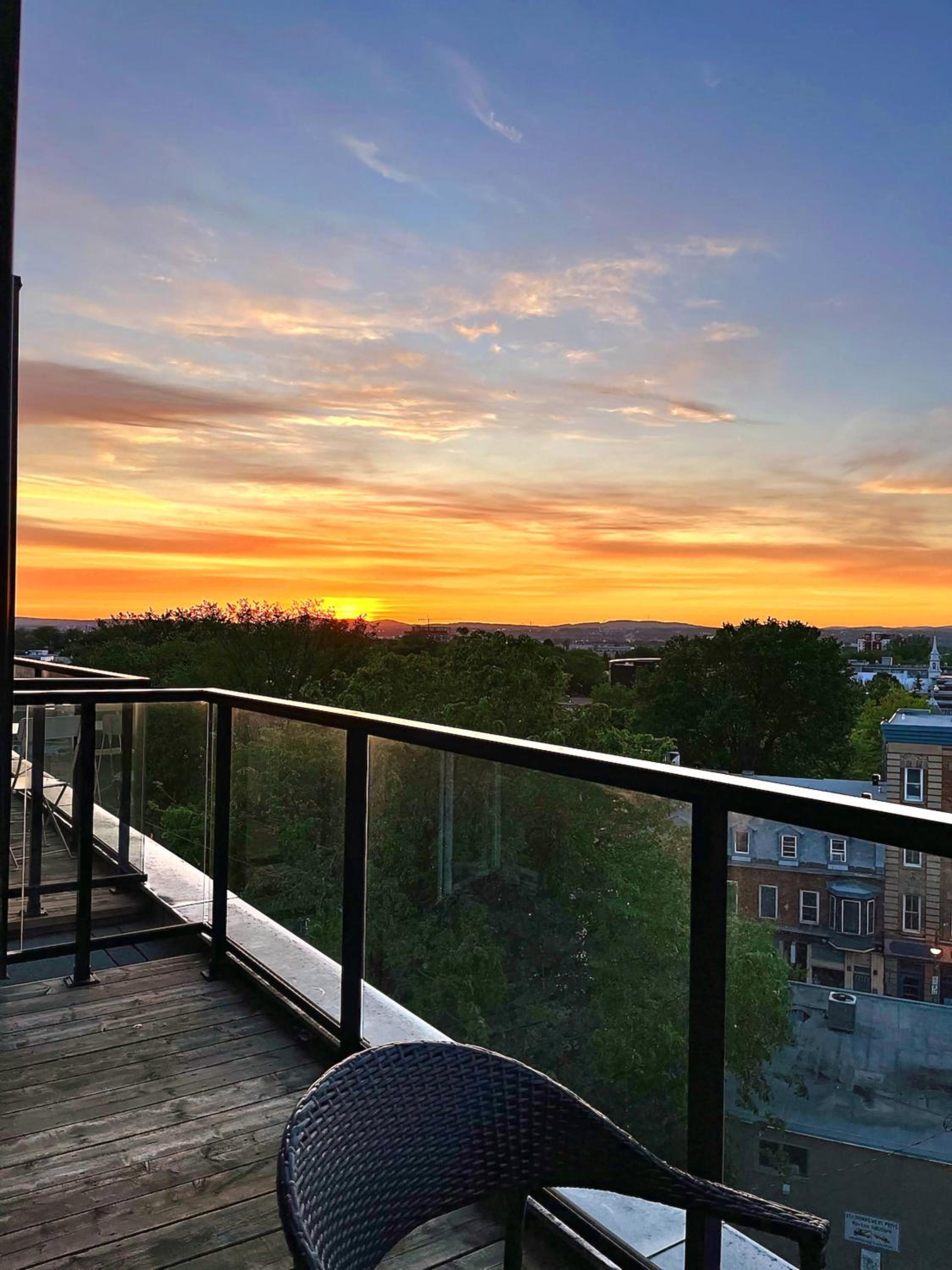Penthouse With FREE indoor Parking Downtown