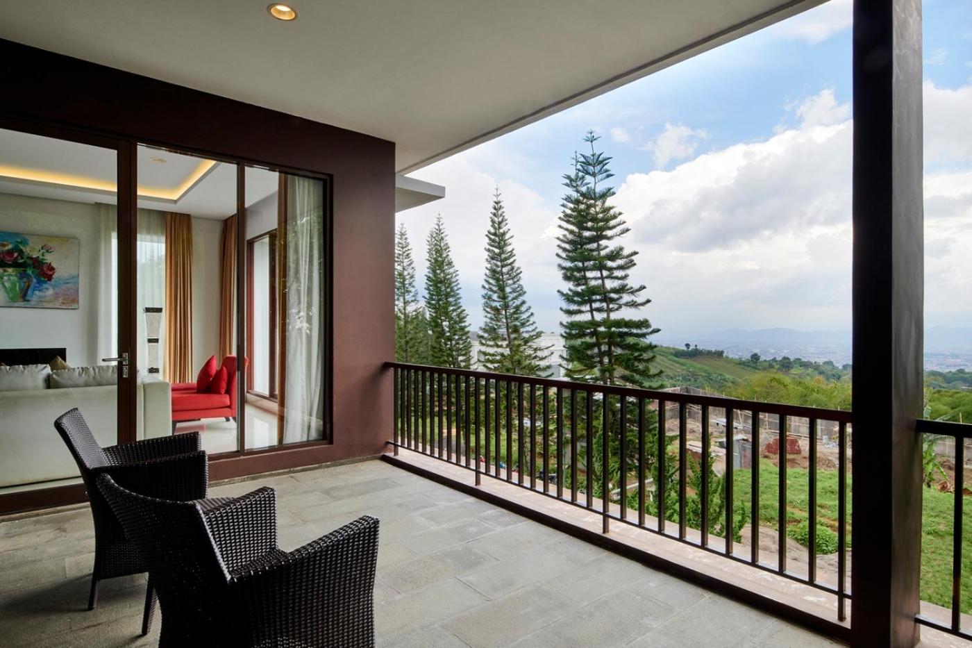 Harmony Hilltop City View Villa 4 Bedrooms With a Private Heated Swimming Pool