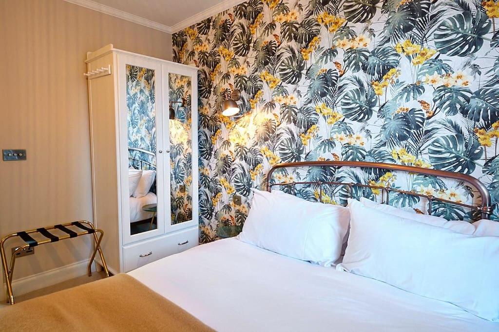 2 bedroom apartment in Shoreditch on quiet side street, close to Old Street station