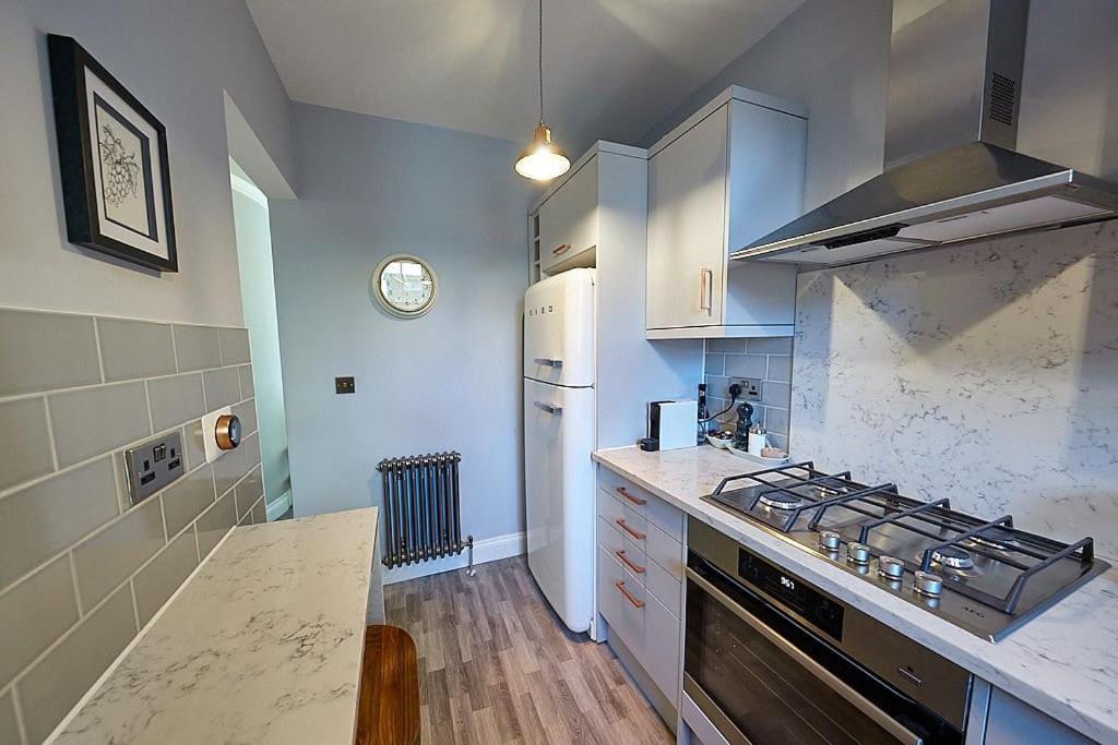 2 bedroom apartment in Shoreditch on quiet side street, close to Old Street station