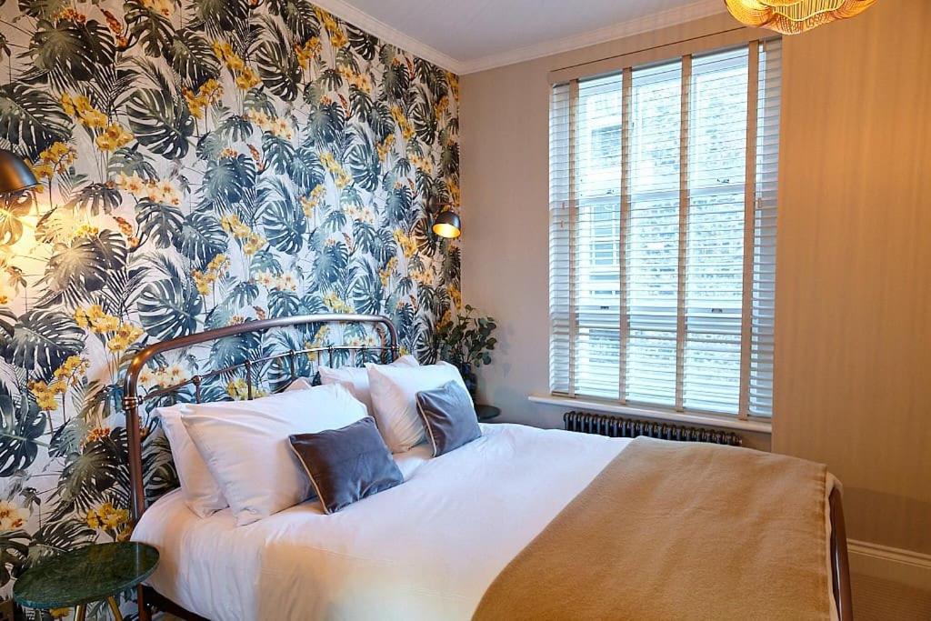 2 bedroom apartment in Shoreditch on quiet side street, close to Old Street station