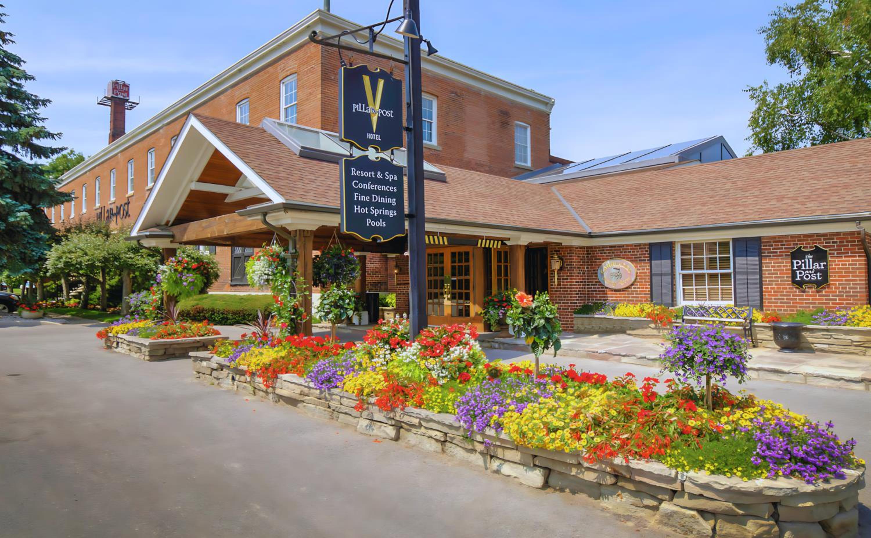 Hotel Pillar and Post Inn & Spa