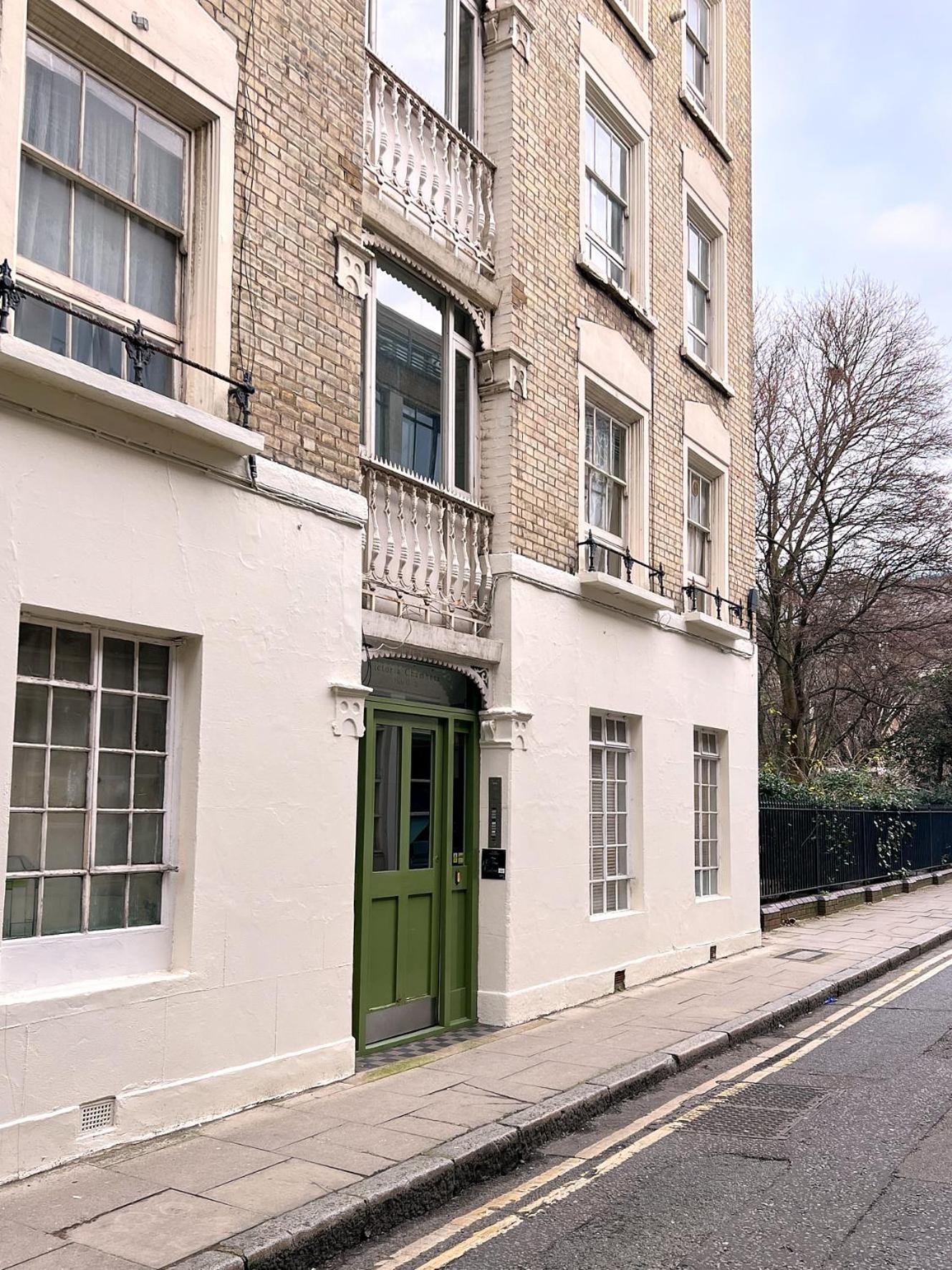 2 bedroom apartment in Shoreditch on quiet side street, close to Old Street station