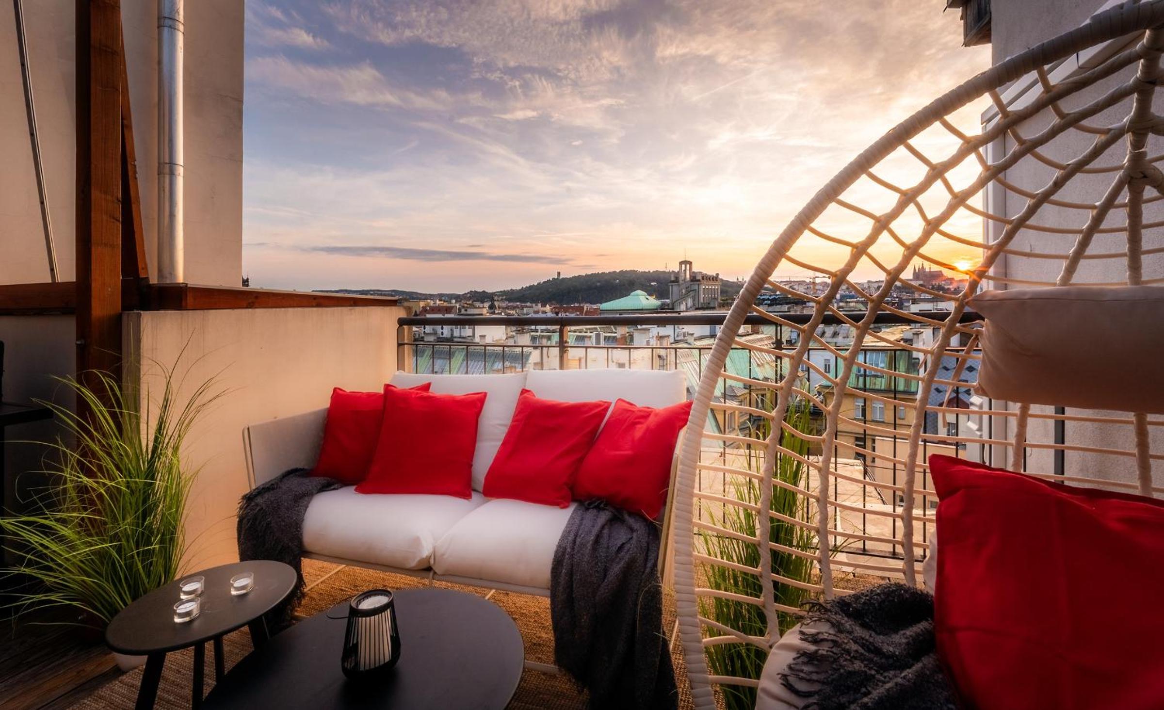 A/C LUX Rooftop APT 6BR+3.5Bath Wenceslas square