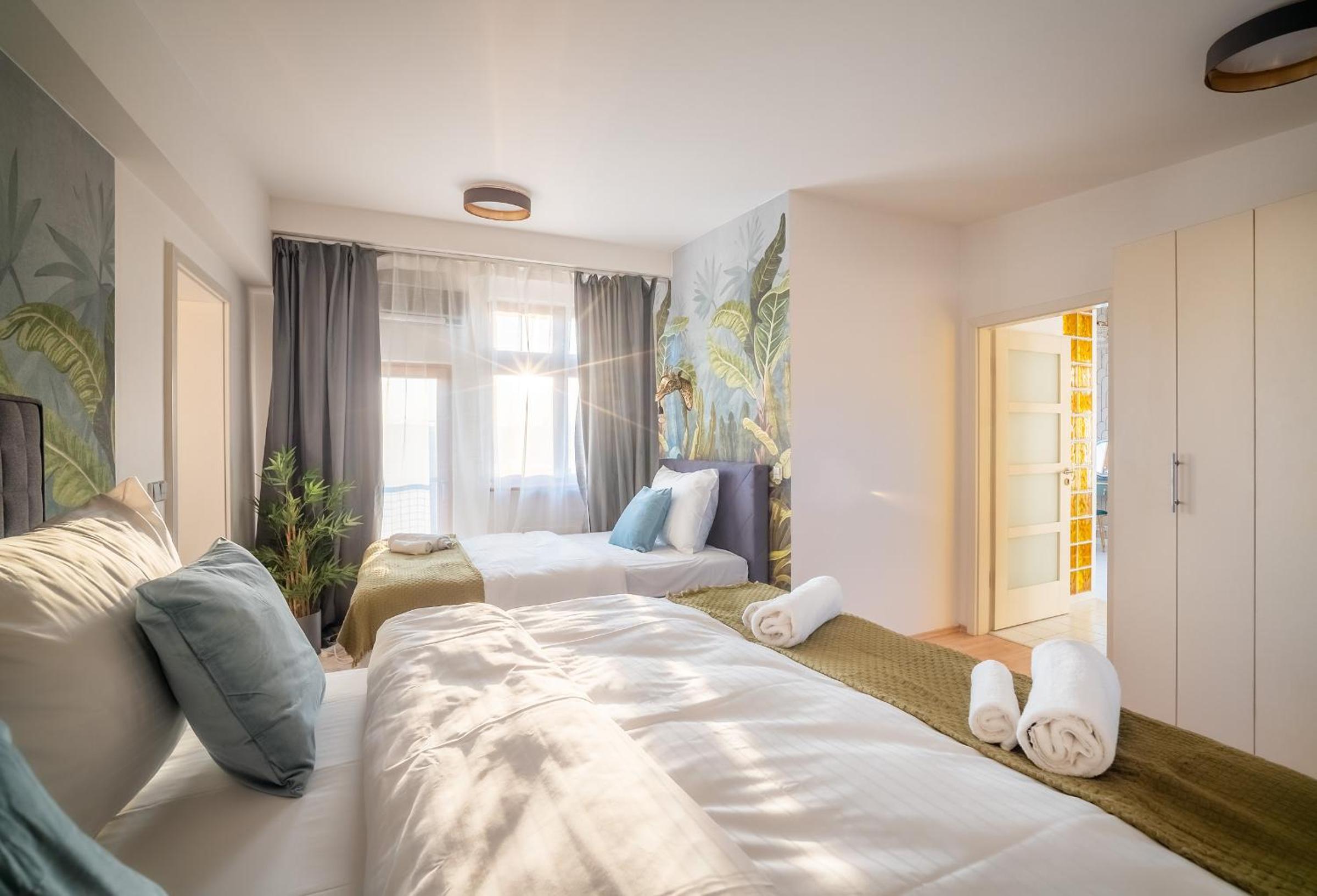 A/C LUX Rooftop APT 6BR+3.5Bath Wenceslas square