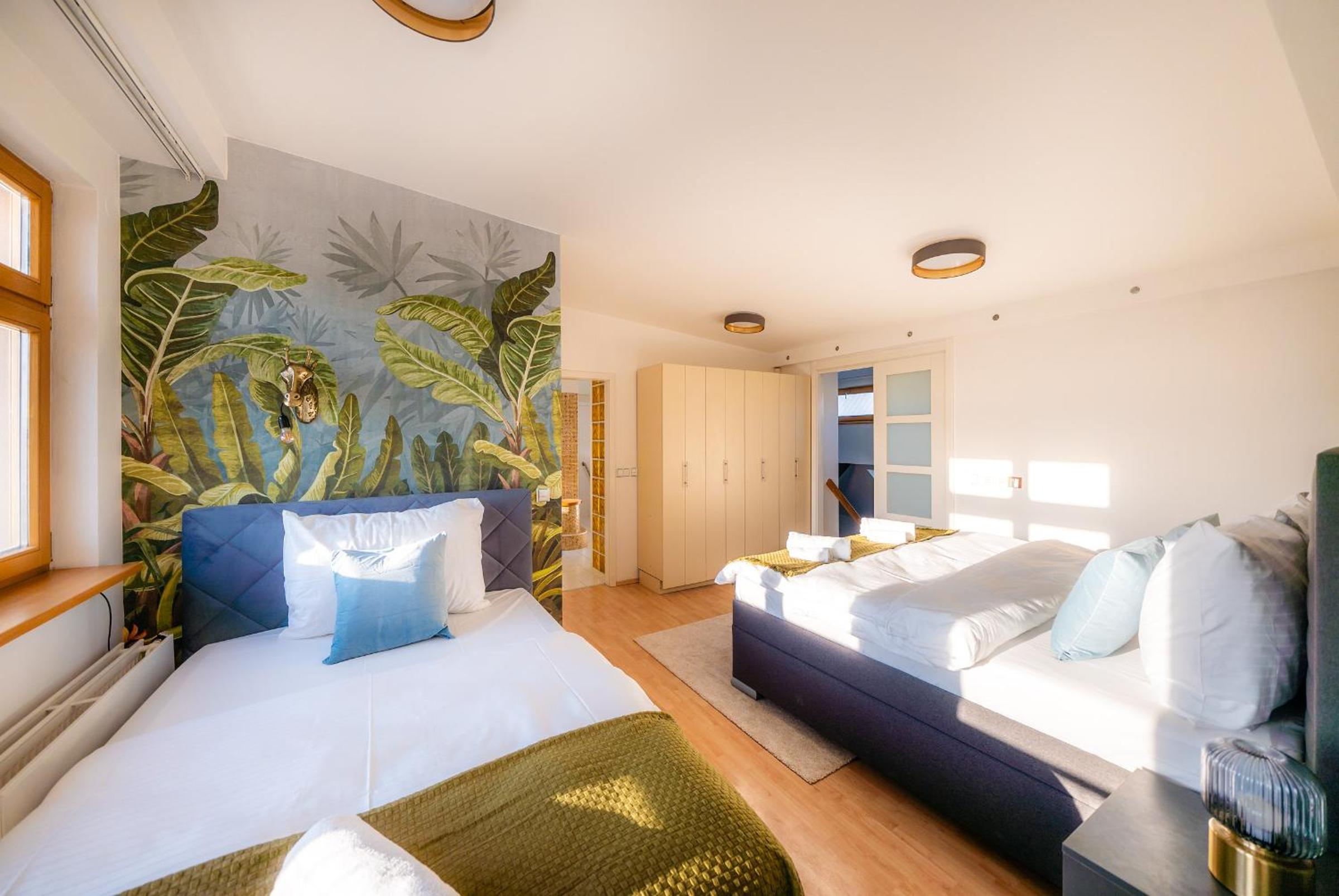 A/C LUX Rooftop APT 6BR+3.5Bath Wenceslas square