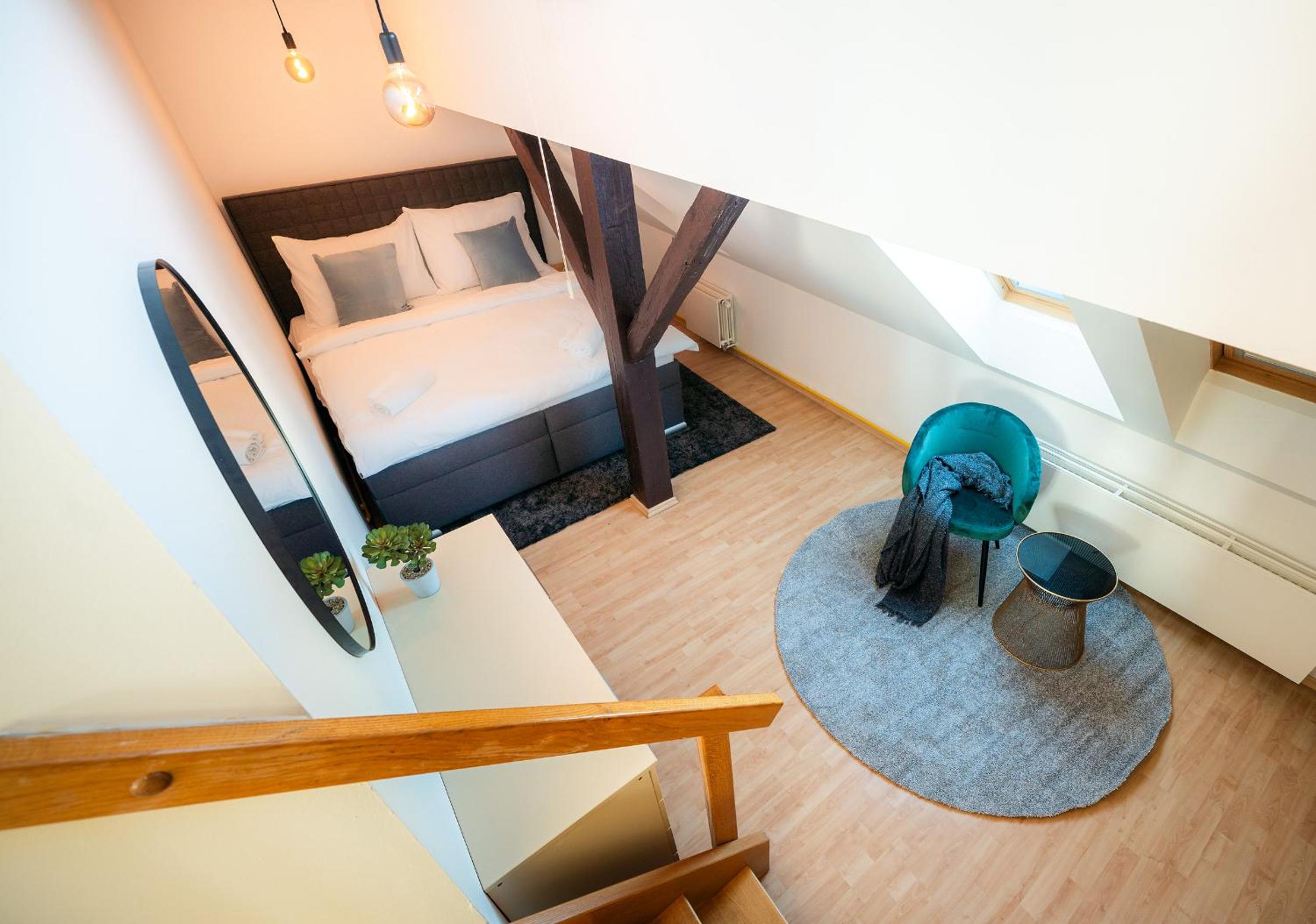 A/C LUX Rooftop APT 6BR+3.5Bath Wenceslas square