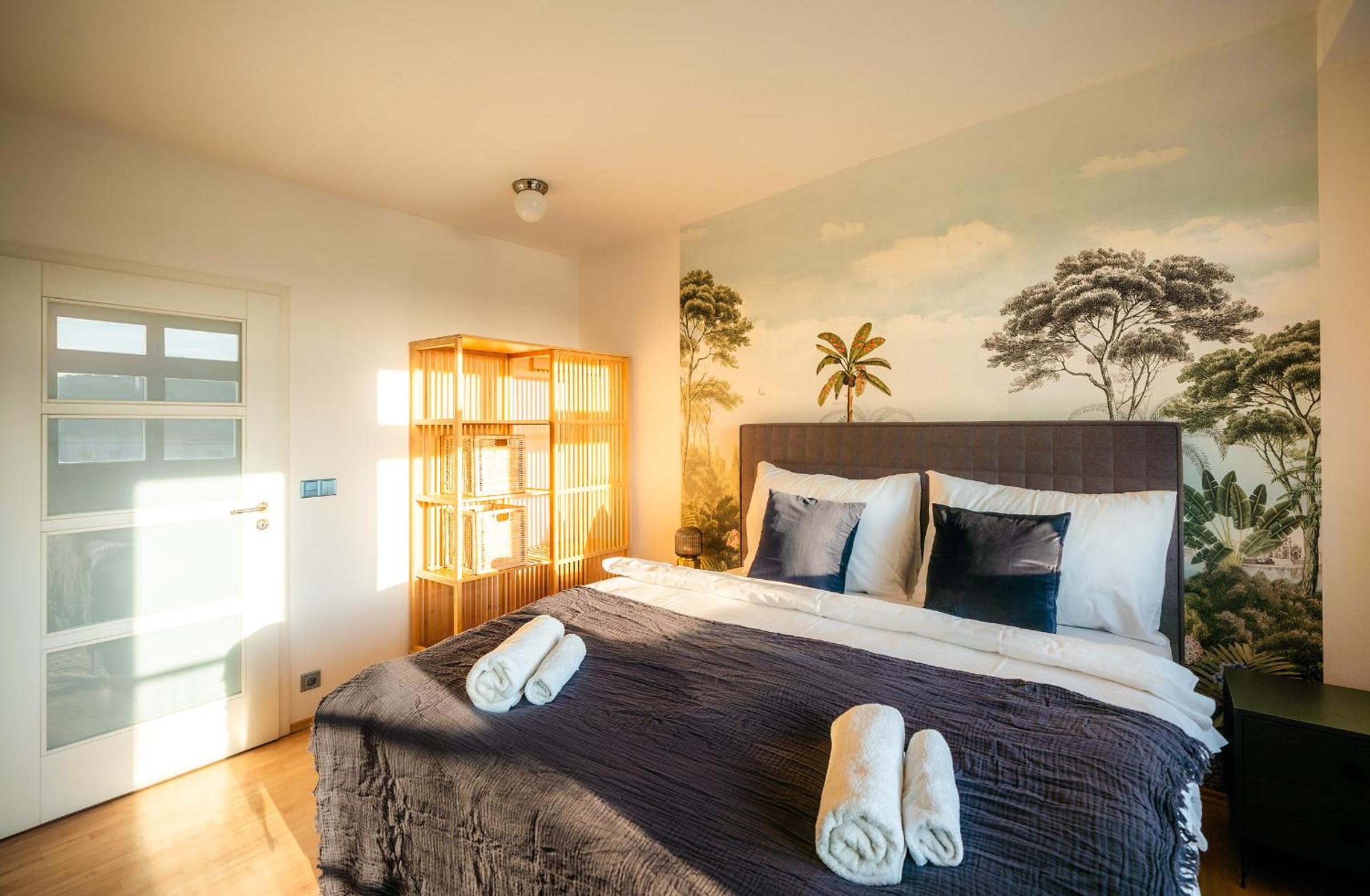 A/C LUX Rooftop APT 6BR+3.5Bath Wenceslas square