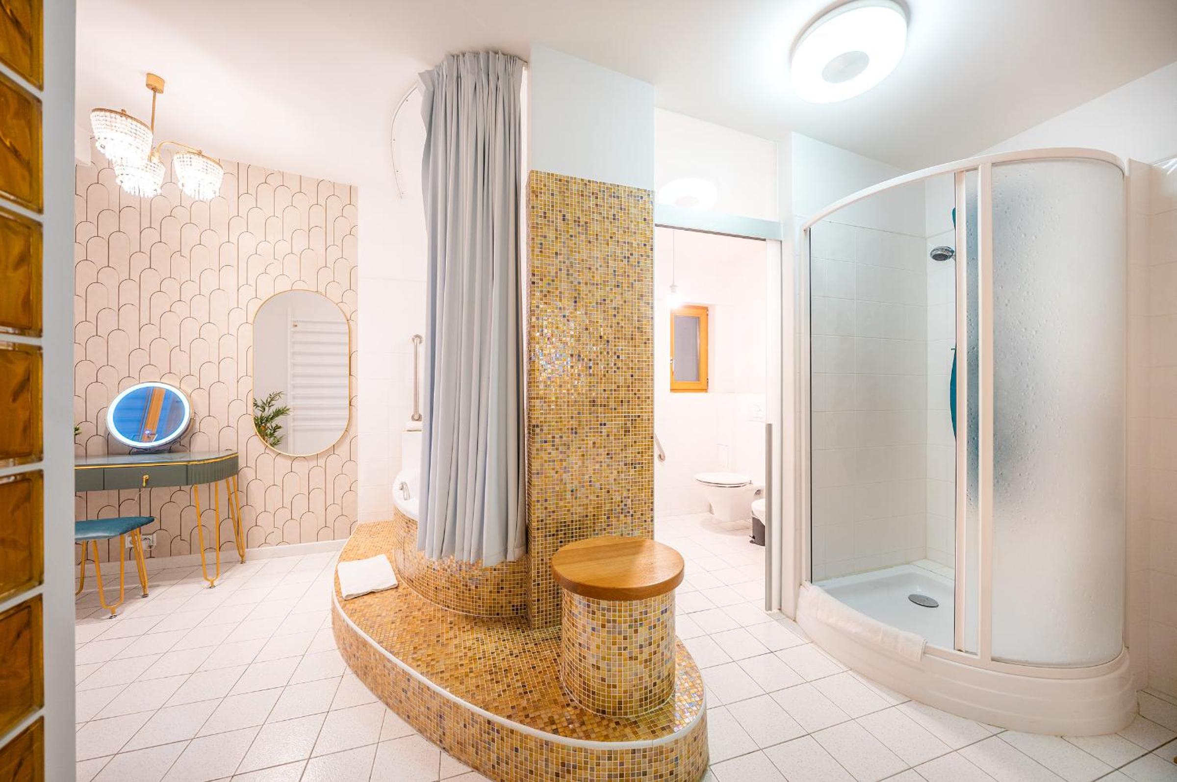A/C LUX Rooftop APT 6BR+3.5Bath Wenceslas square