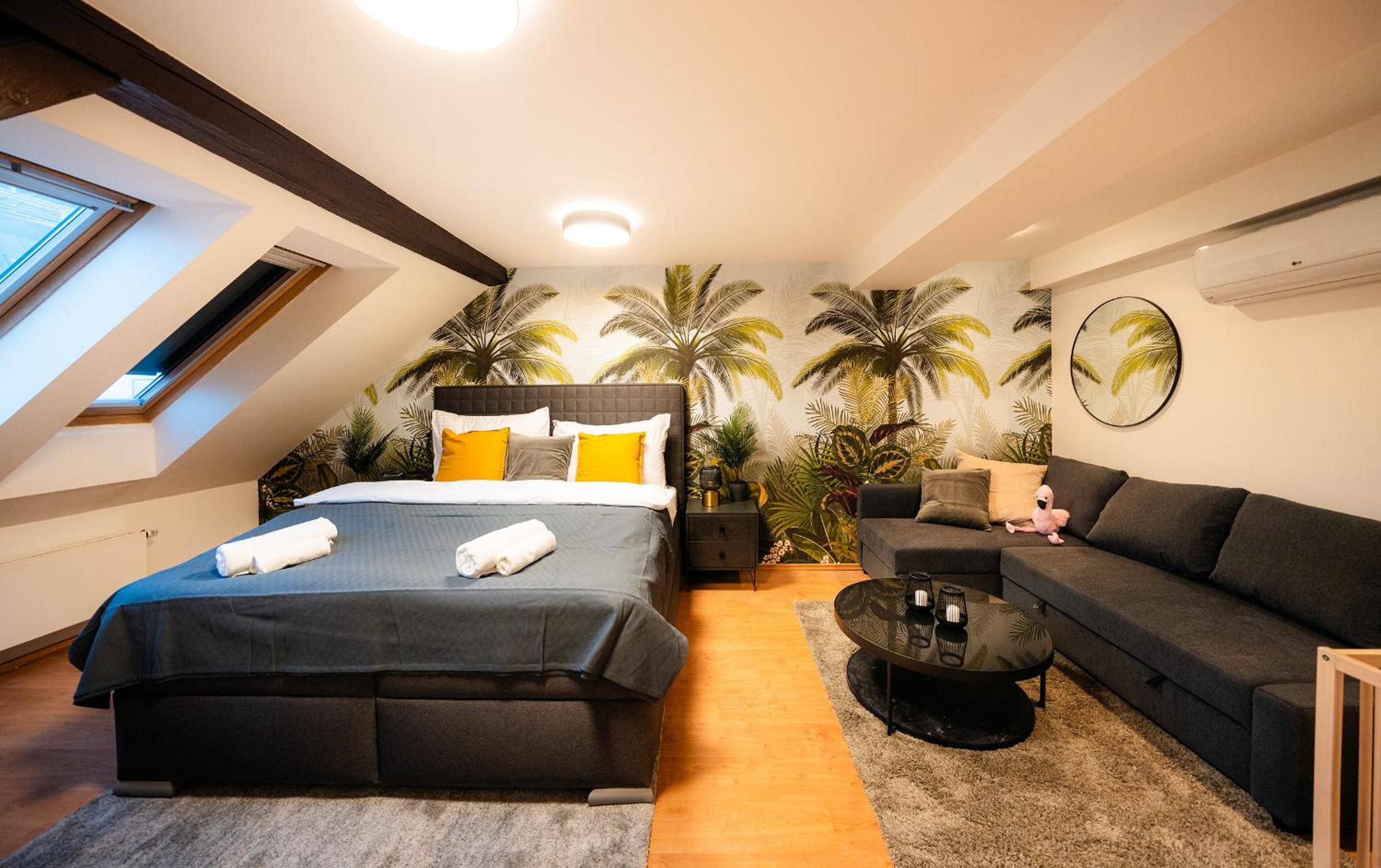 A/C LUX Rooftop APT 6BR+3.5Bath Wenceslas square