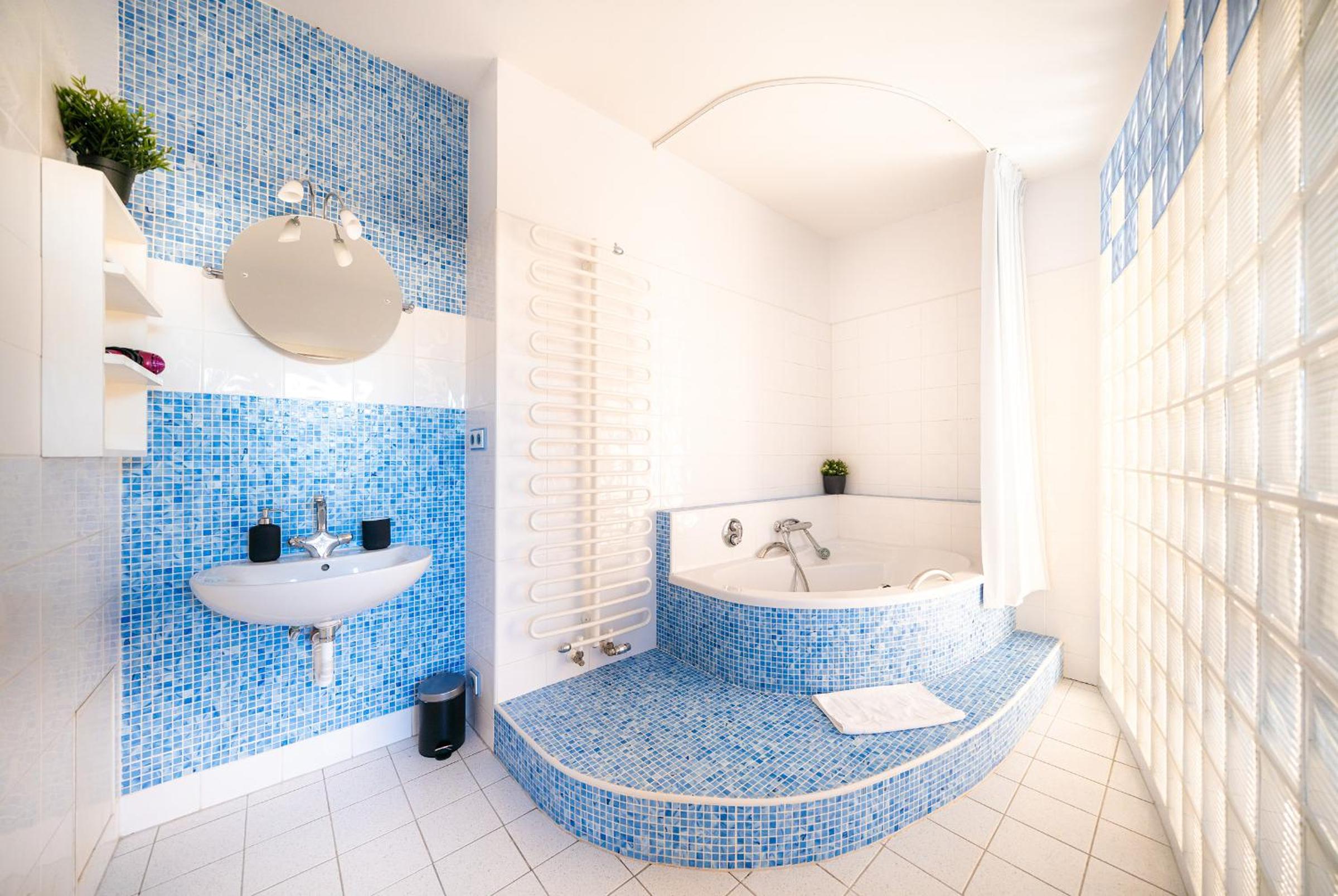 A/C LUX Rooftop APT 6BR+3.5Bath Wenceslas square