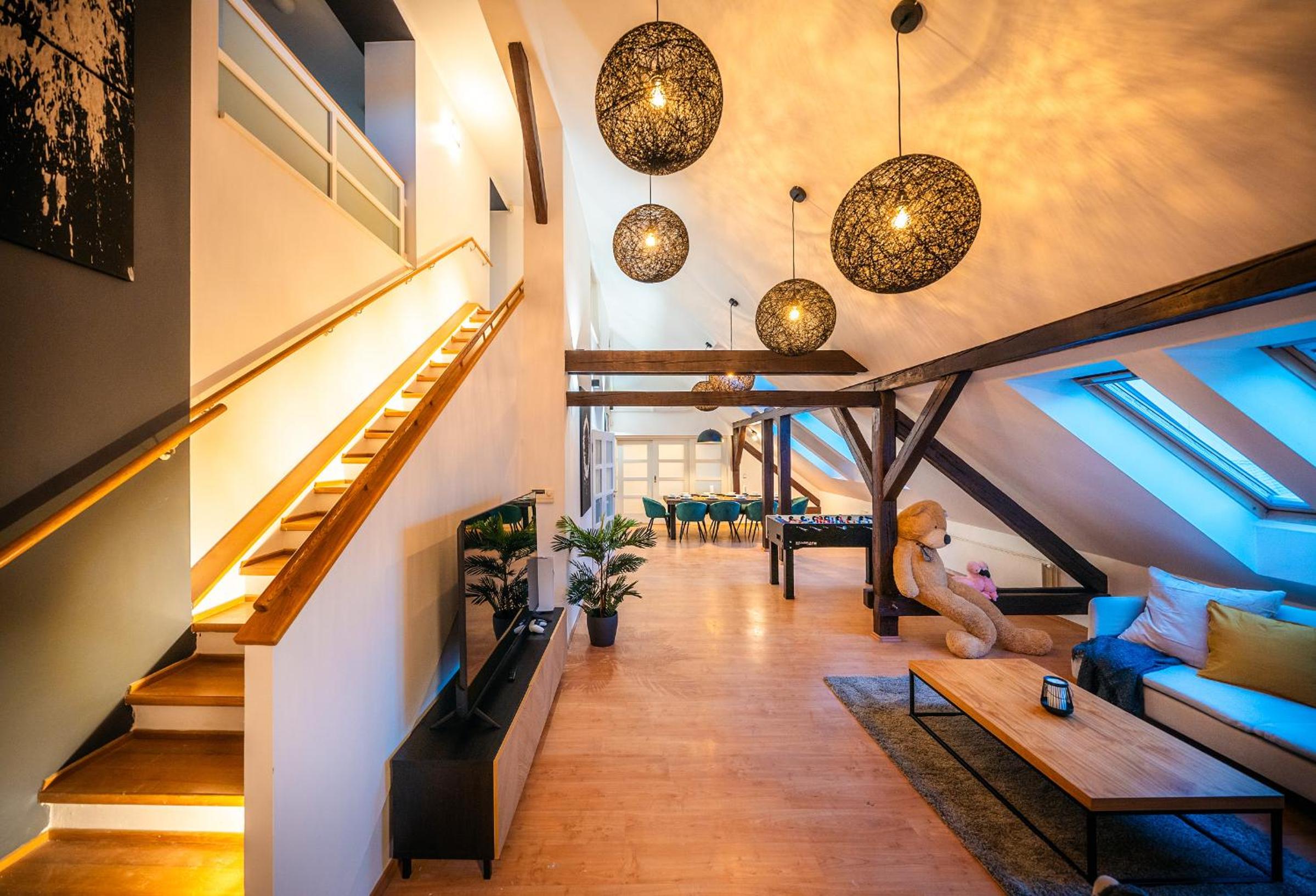 A/C LUX Rooftop APT 6BR+3.5Bath Wenceslas square