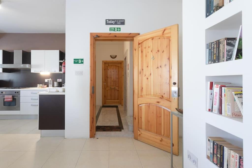 Smart Cosy Apartment - 10 mins walk from the beach view 3