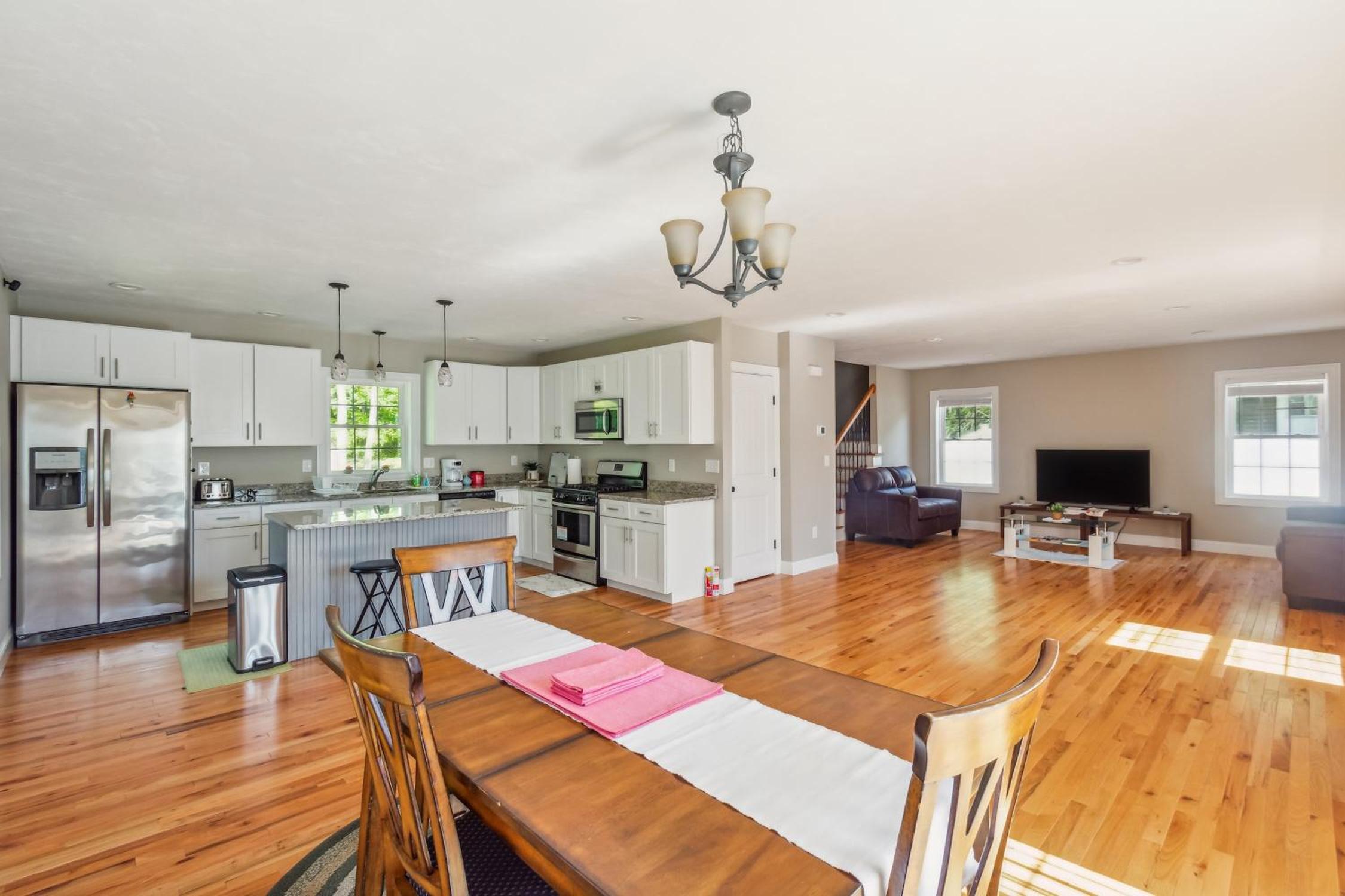 Elegant 3BR Home Near Downtown Worcester view 5