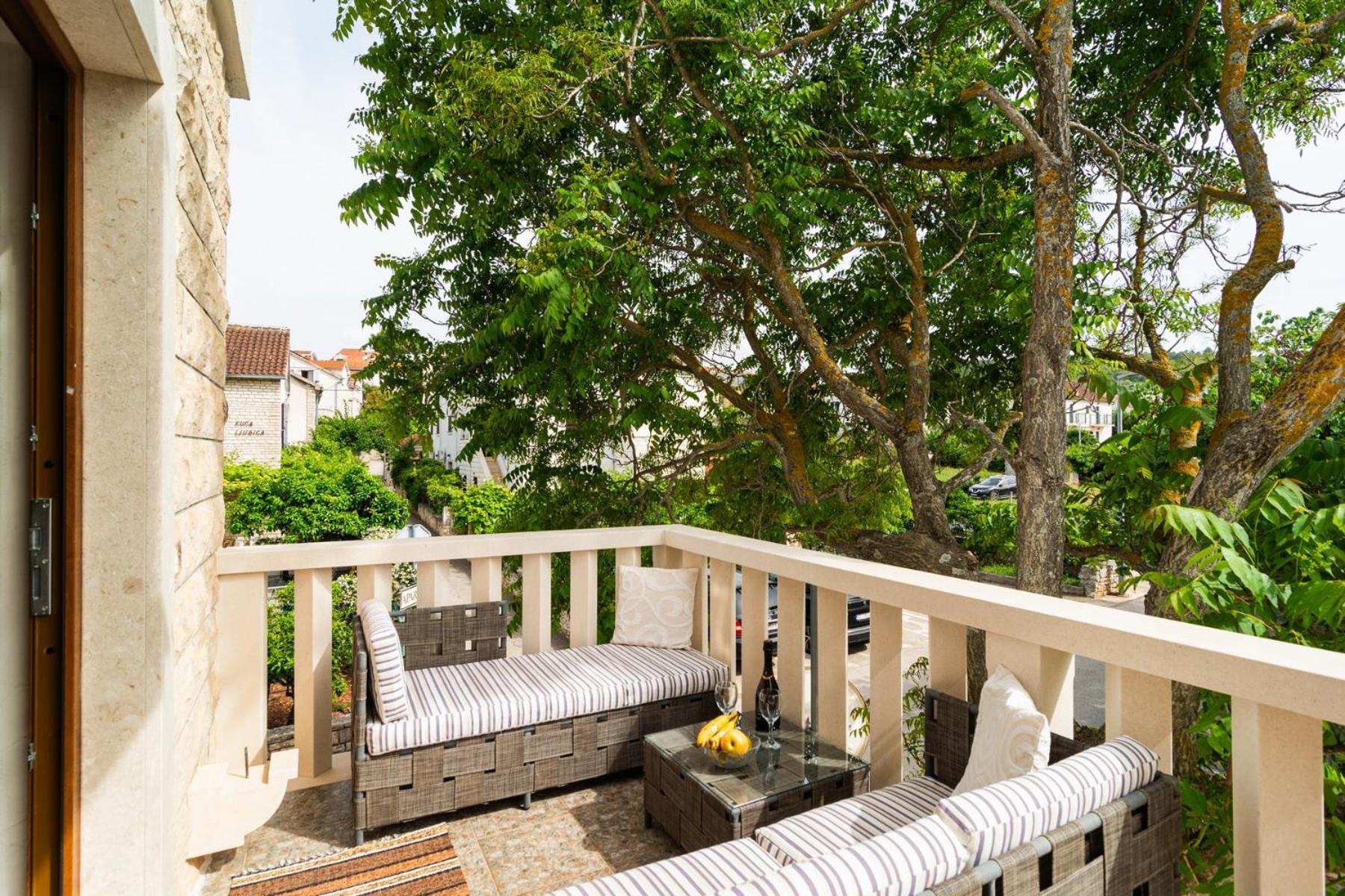 Apartments Sunshine Sutivan