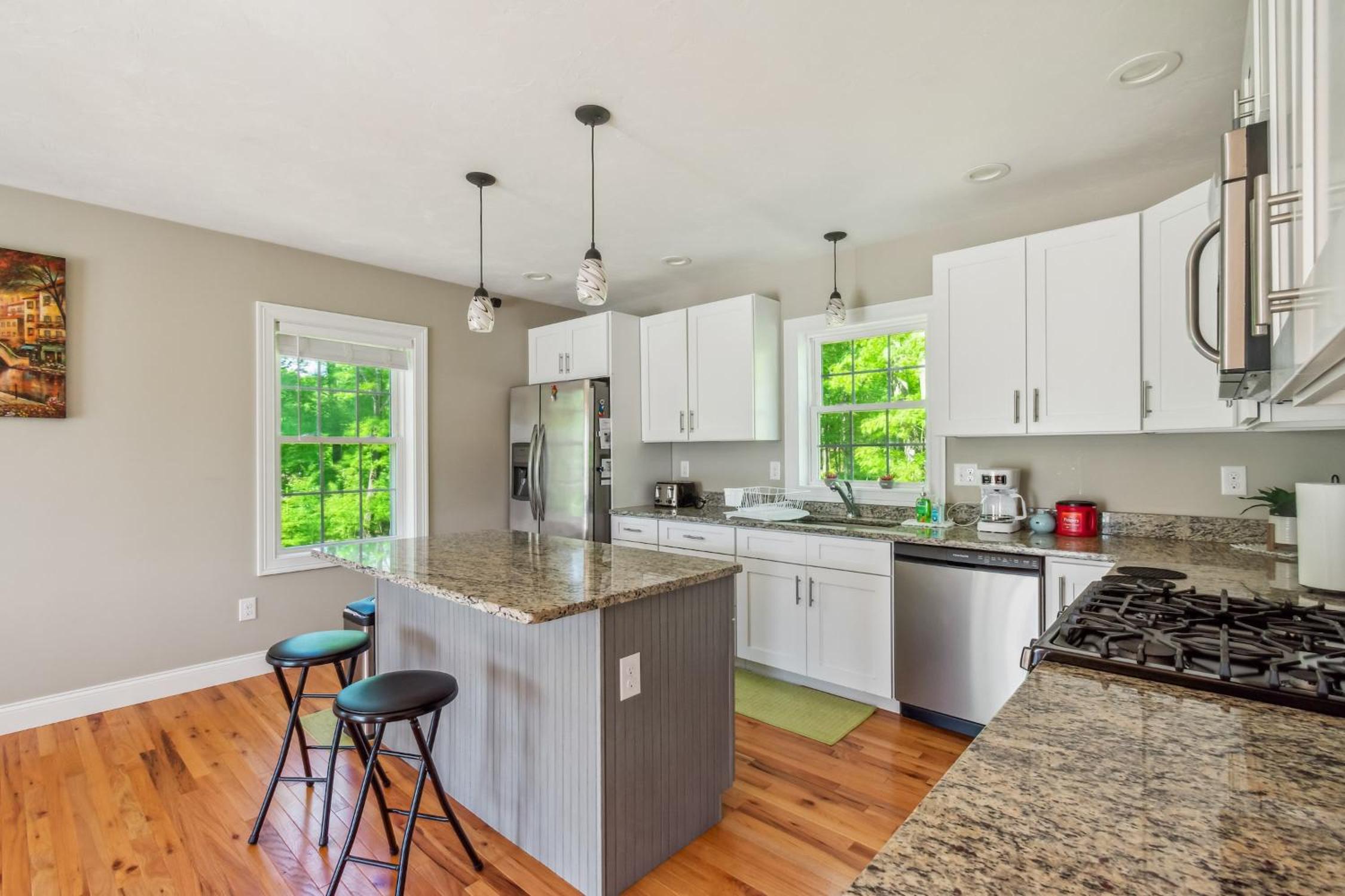 Elegant 3BR Home Near Downtown Worcester view 3