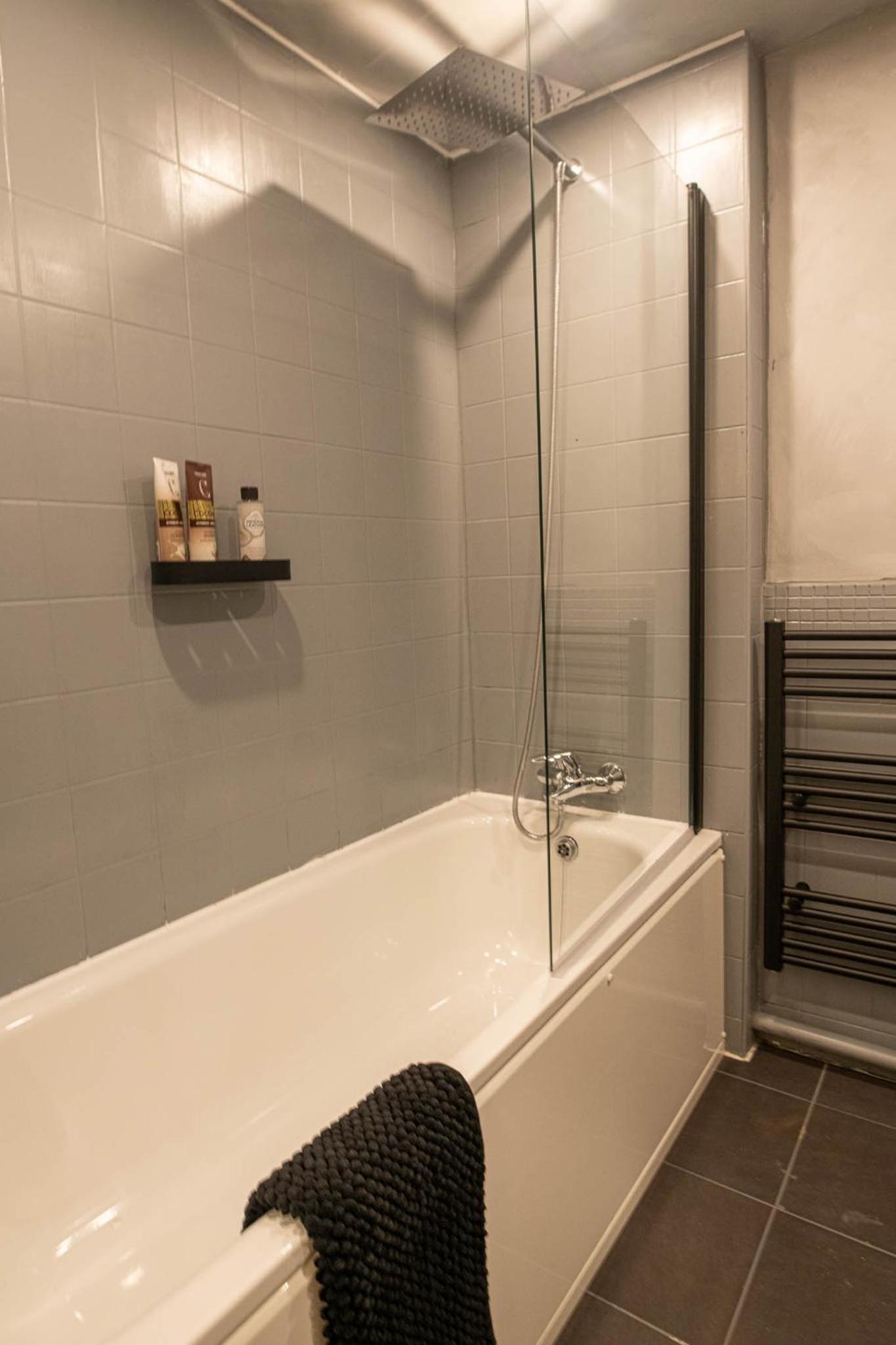 Urban Luxury: Spinningfields 2 Bed Apartment view 2