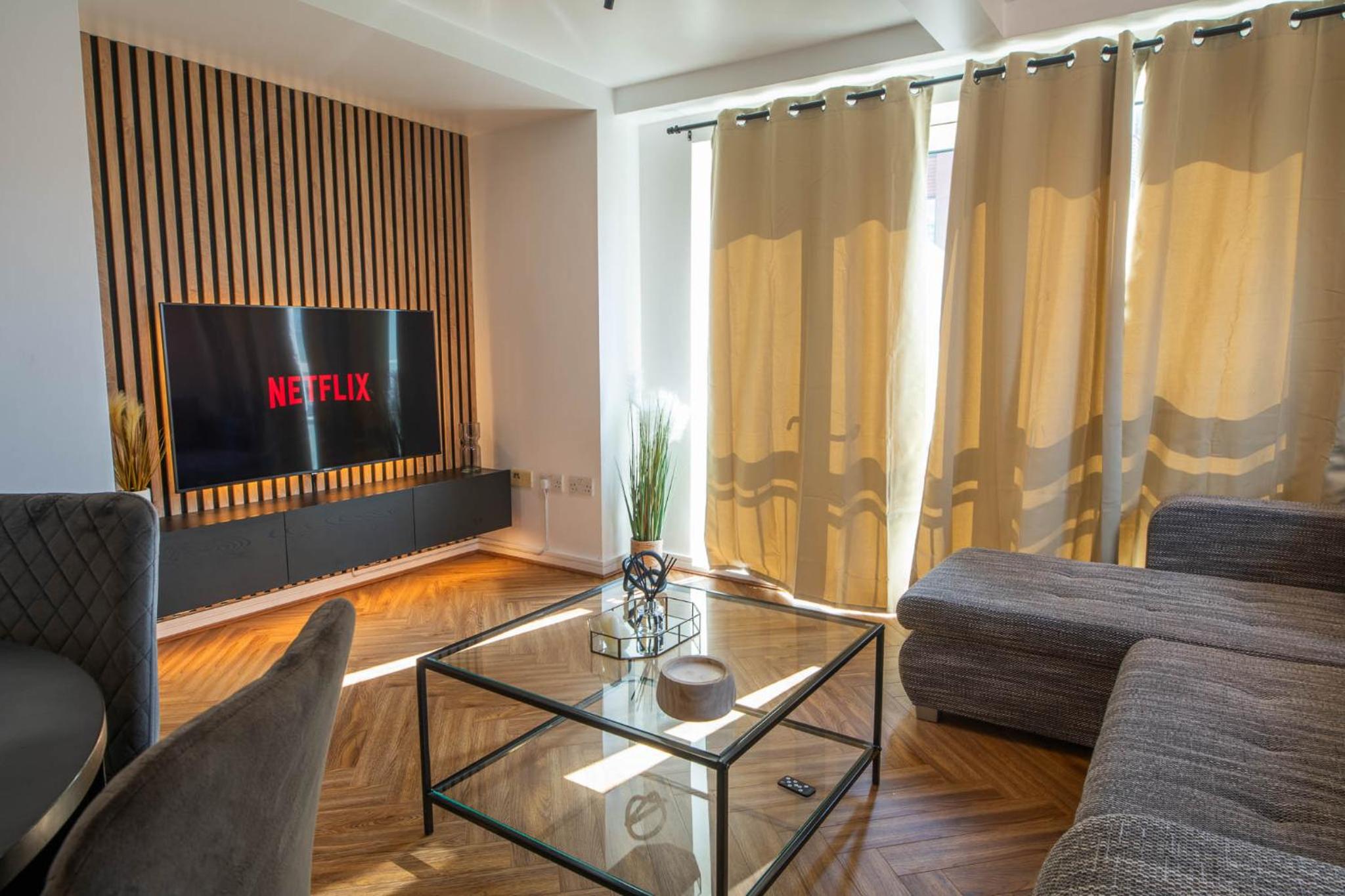 Urban Luxury: Spinningfields 2 Bed Apartment view 4