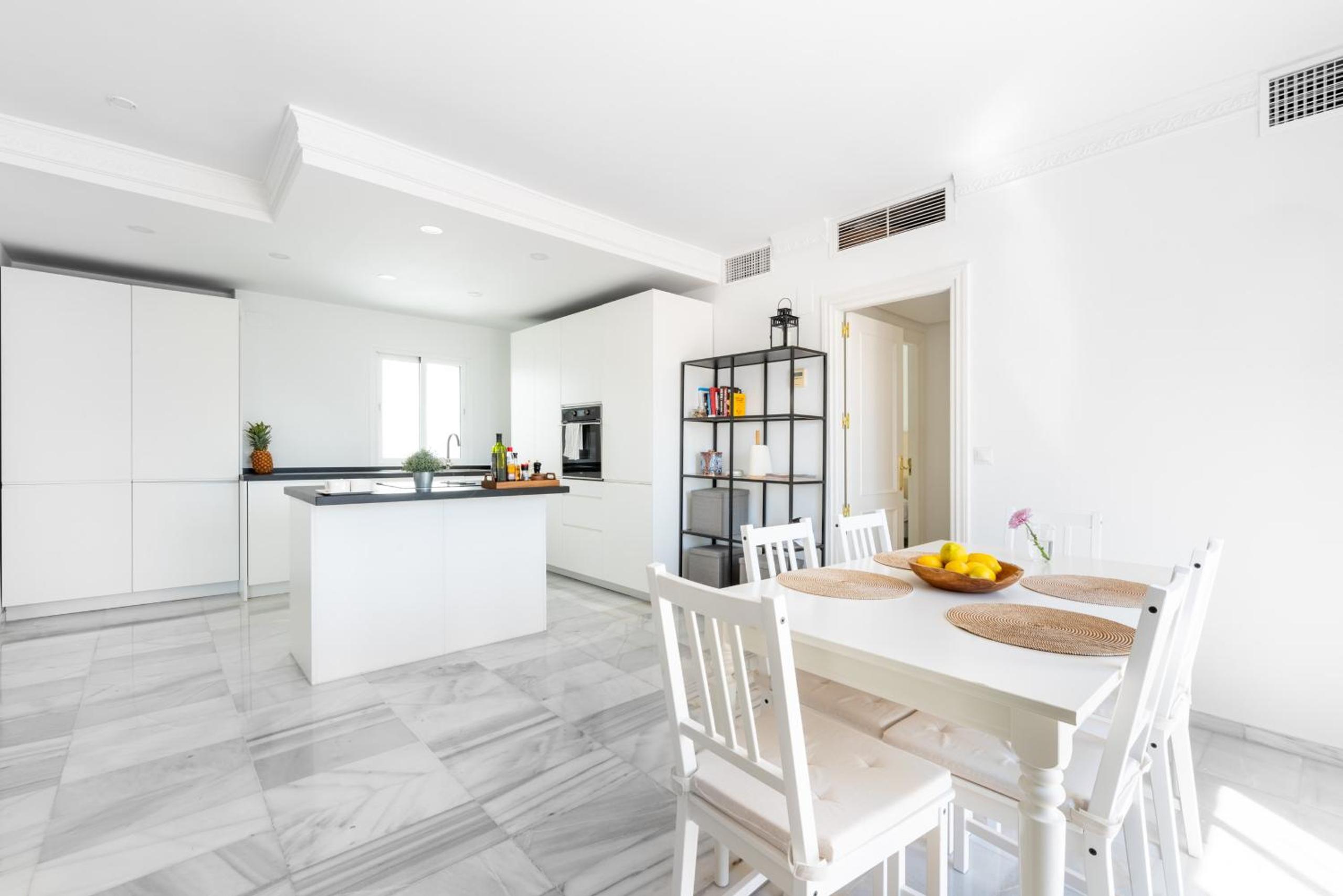 Jardines Puerto Banús - Elegance and Comfort in Marbellas Heart view 4