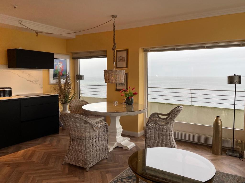 Queen Josefine, 3-Zimmer-Eckwohnung mit Trave- und Meerblick view 2