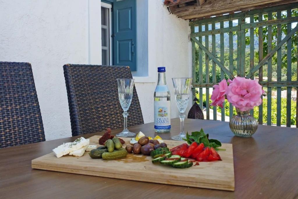 Thalia's Cottage - Cozy, Romantic Retreat with Sea & Mountain views view 3