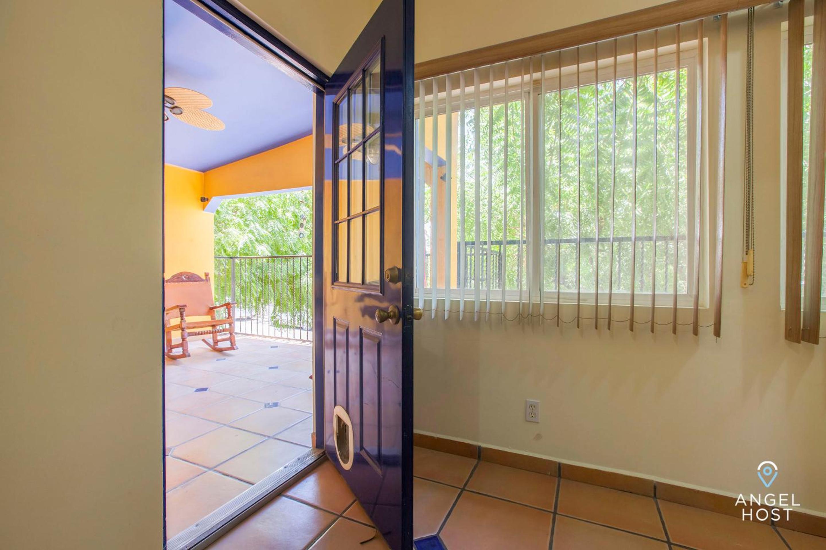Cozy Stay 2 blocks from the beach and Malecón!