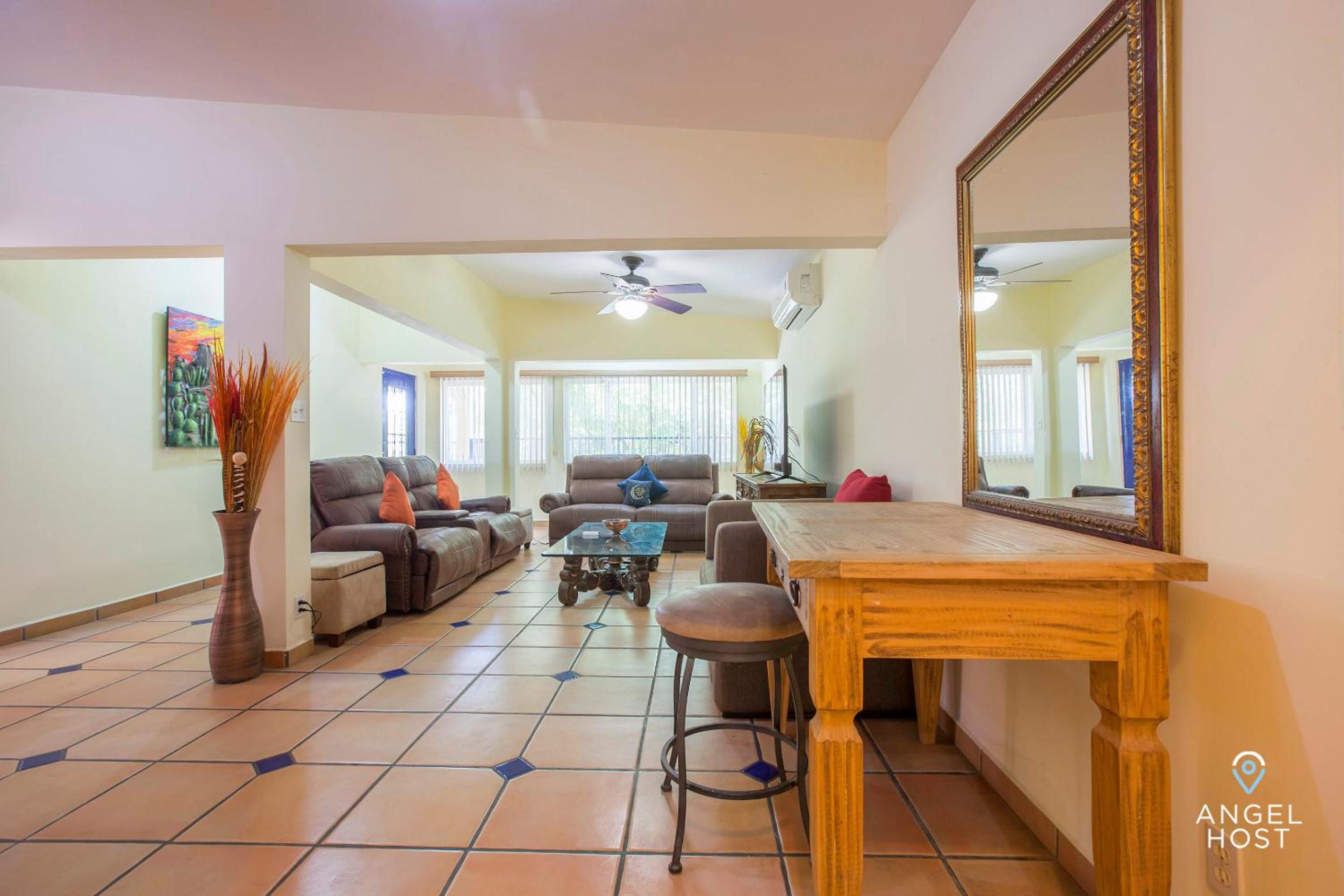 Cozy Stay 2 blocks from the beach and Malecón!