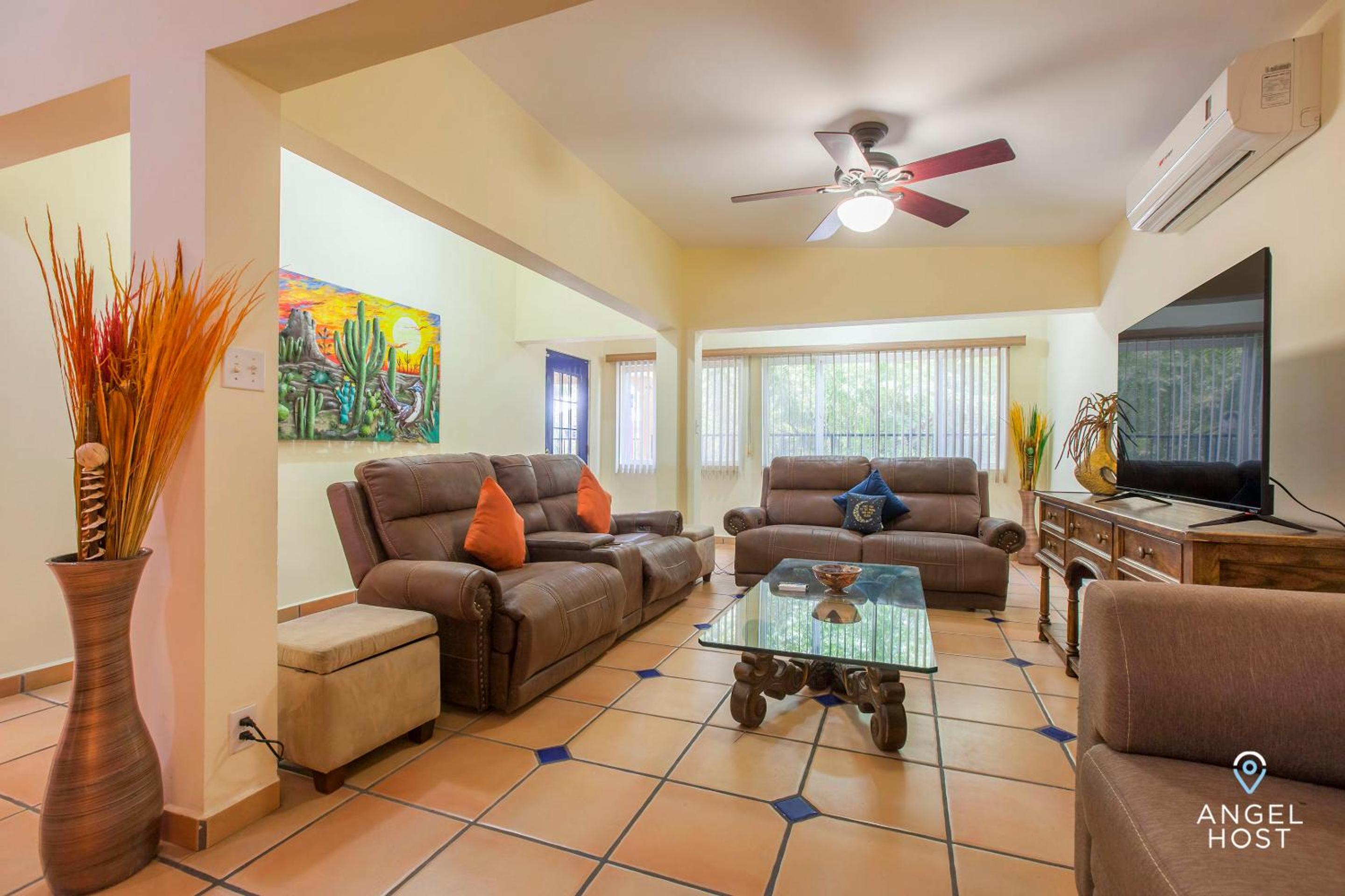 Cozy Stay 2 blocks from the beach and Malecón!
