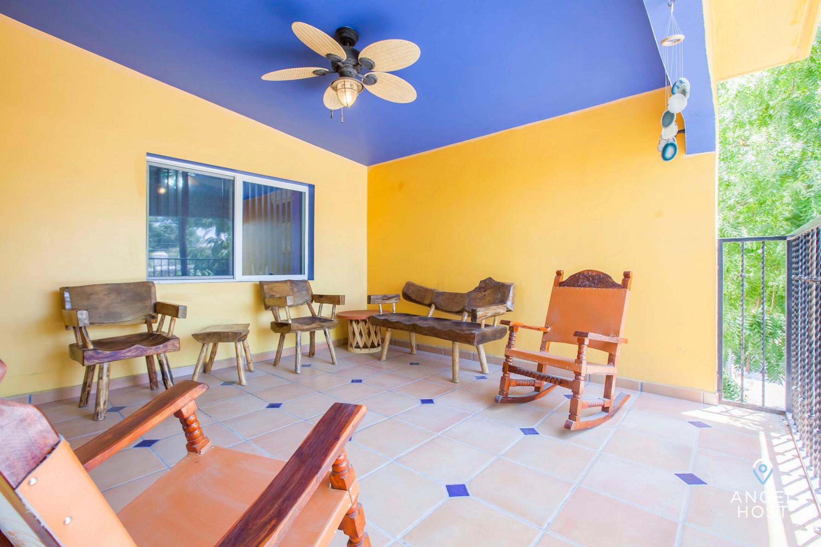 Cozy Stay 2 blocks from the beach and Malecón!