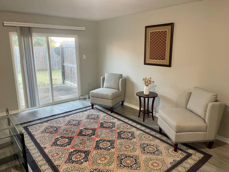 Great 2 Bedroom Apartment #C - Bryant view 4