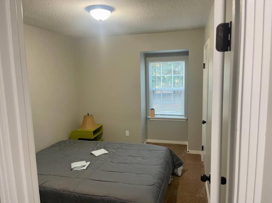 Great 2 Bedroom Apartment #C - Bryant view 5